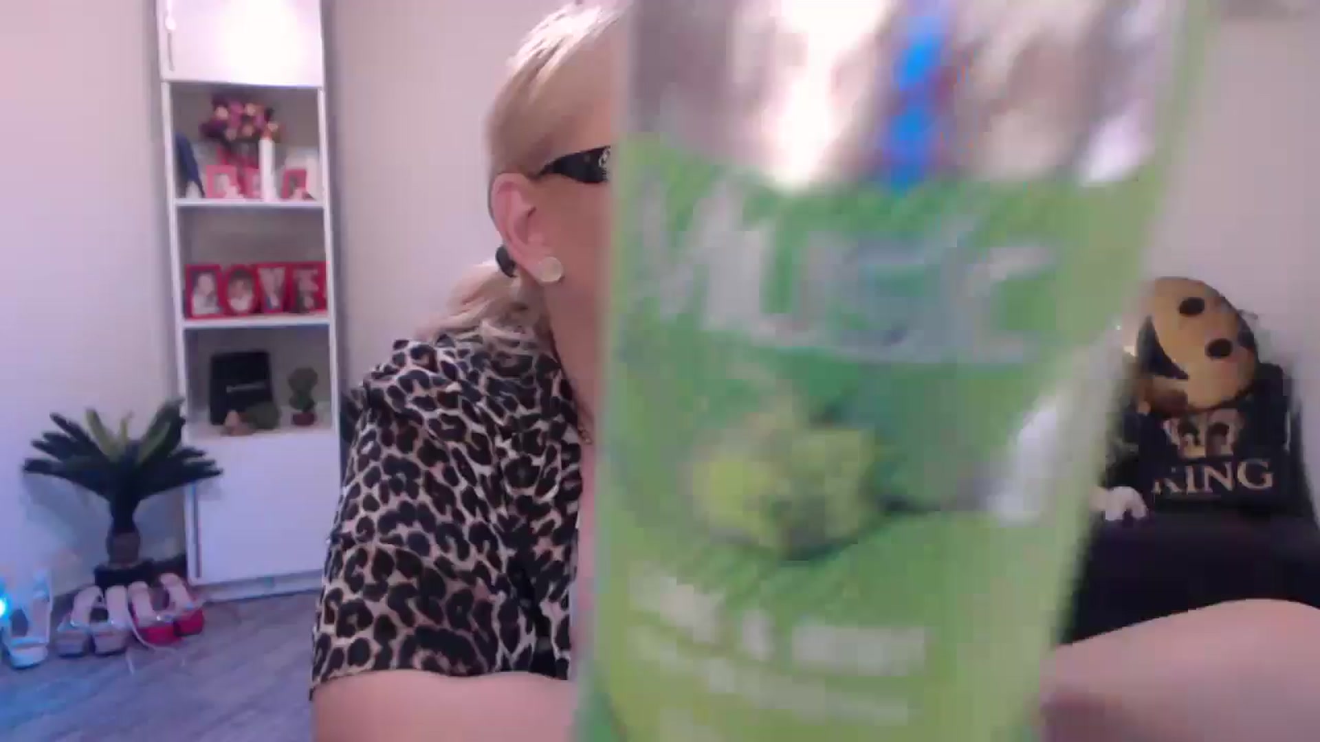 Gallery image thumbnail from A_baby_Boo's myfreecams stream on, 03/16/2025, 22:01 image 7 of 20