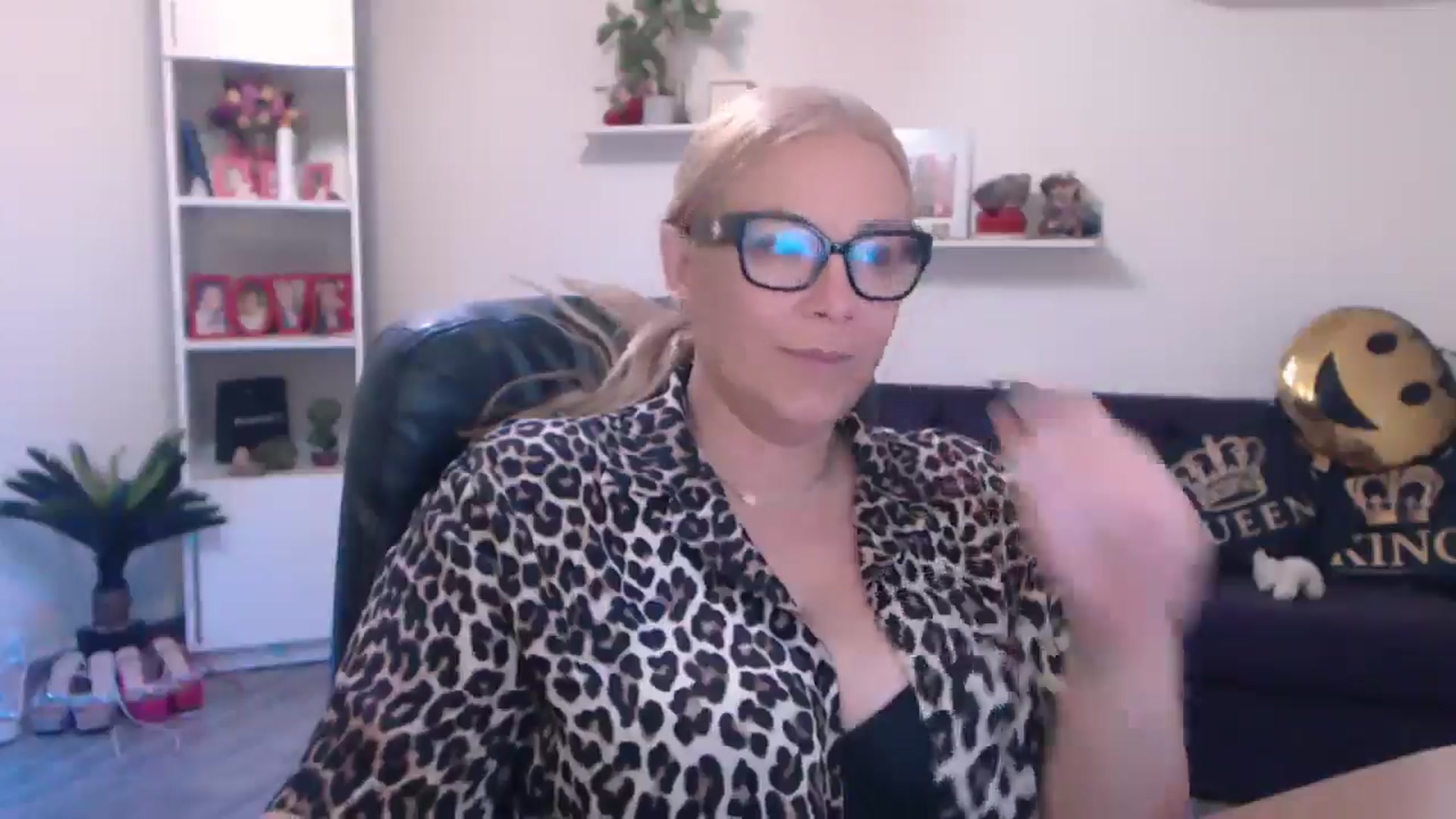 Gallery image thumbnail from A_baby_Boo's myfreecams stream on, 03/17/2025, 01:09 image 18 of 20