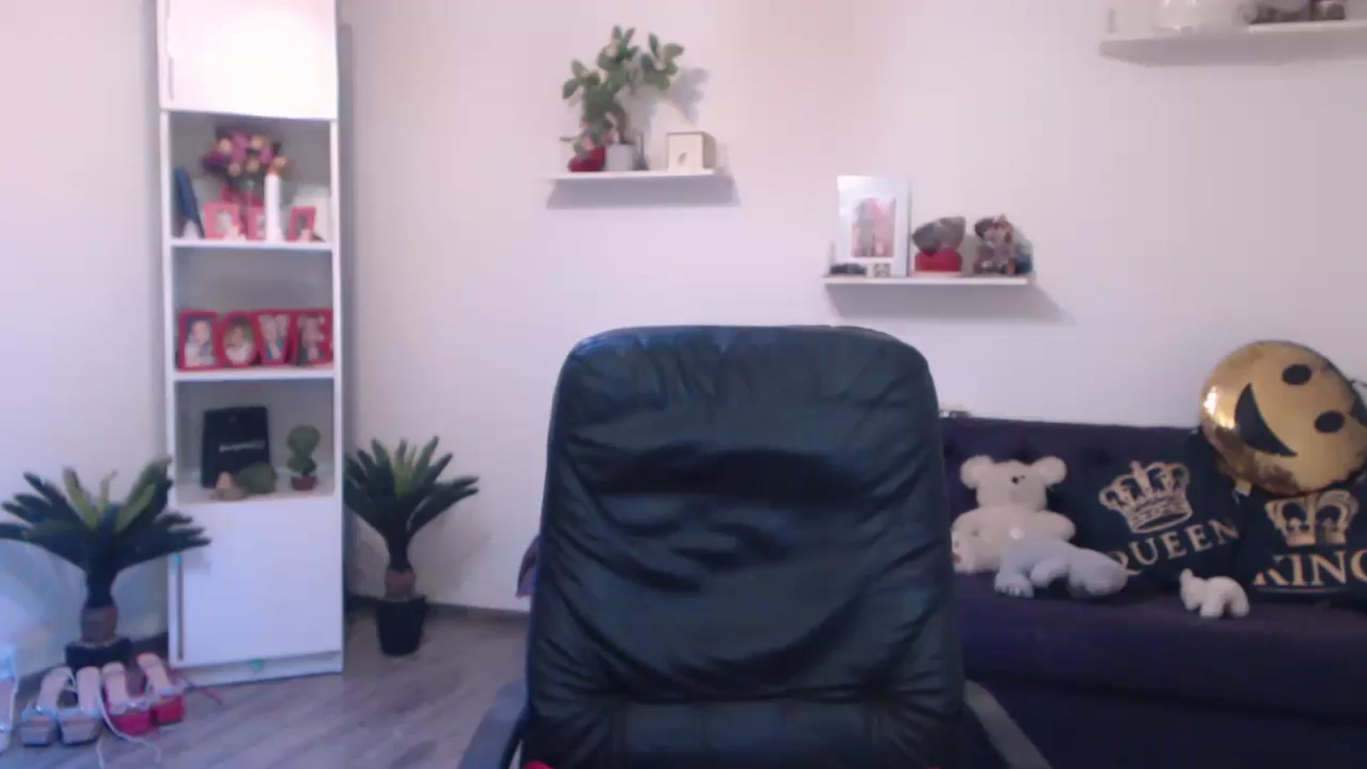 Gallery image thumbnail from A_baby_Boo's myfreecams stream on, 03/17/2025, 01:09 image 17 of 20