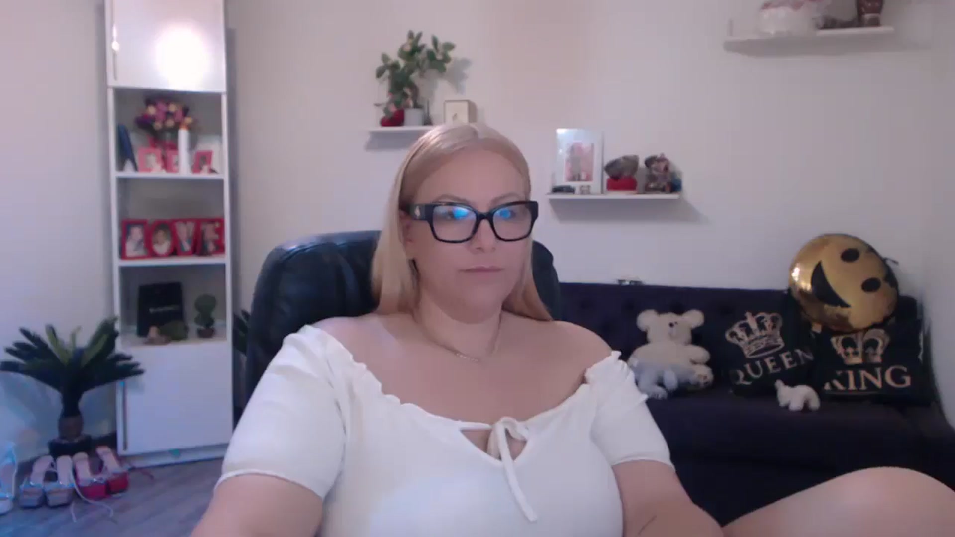 Gallery image thumbnail from A_baby_Boo's myfreecams stream on, 03/17/2025, 14:55 image 2 of 20