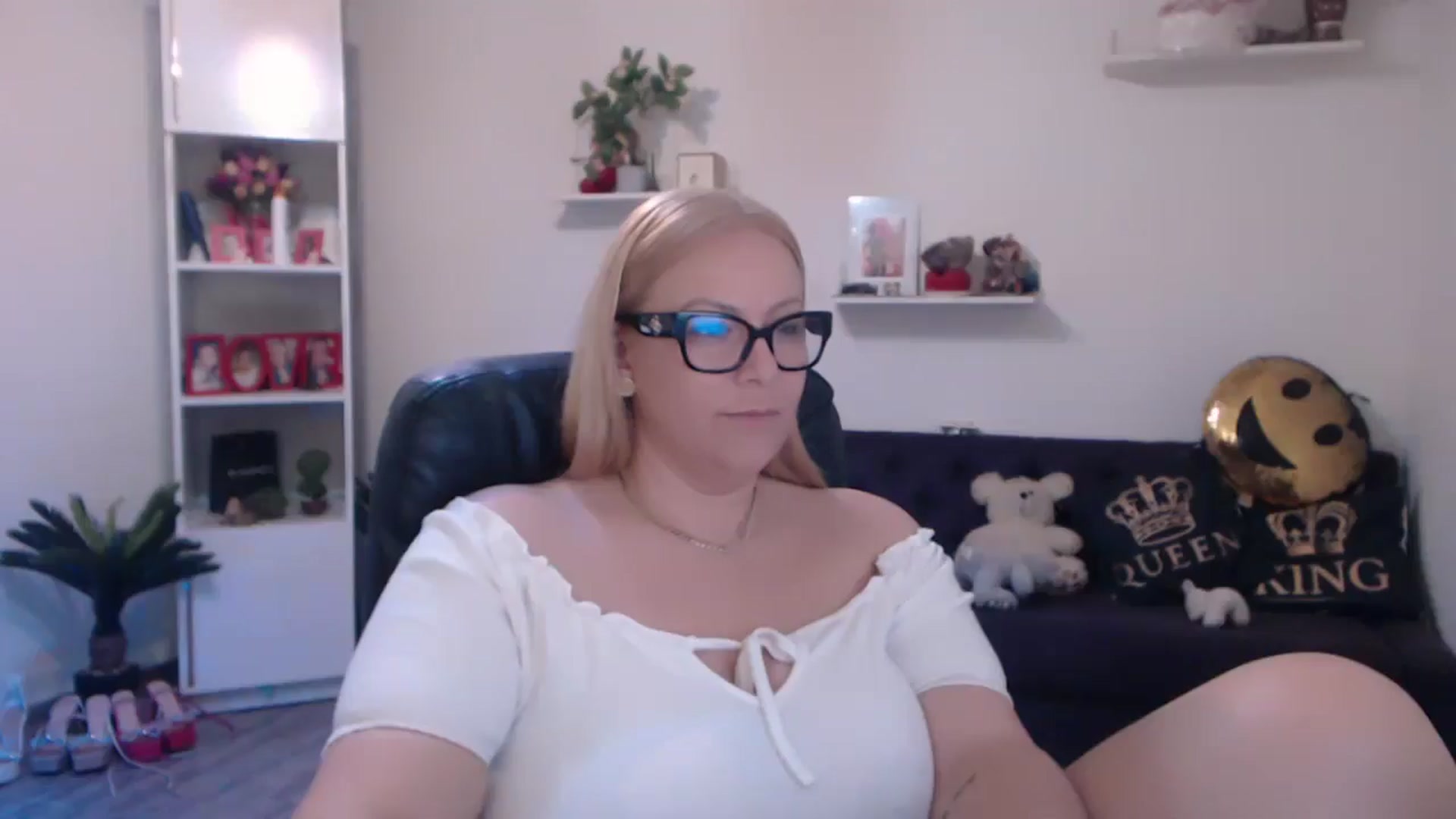 Gallery image thumbnail from A_baby_Boo's myfreecams stream on, 03/17/2025, 14:55 image 1 of 20
