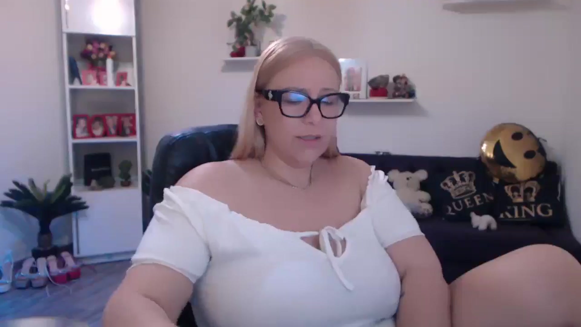 Gallery image thumbnail from A_baby_Boo's myfreecams stream on, 03/17/2025, 14:55 image 10 of 20