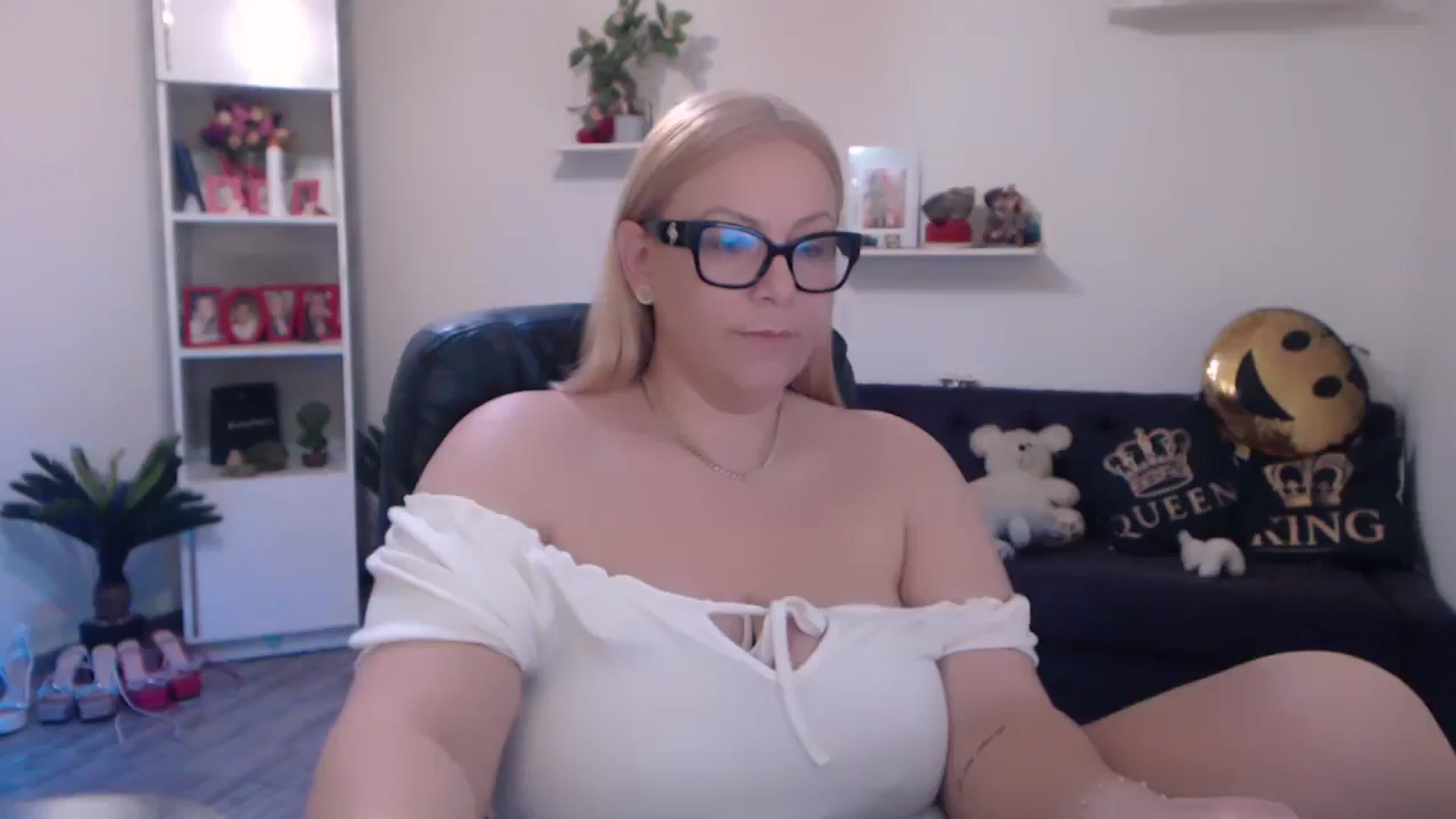 Gallery image thumbnail from A_baby_Boo's myfreecams stream on, 03/17/2025, 14:55 image 15 of 20