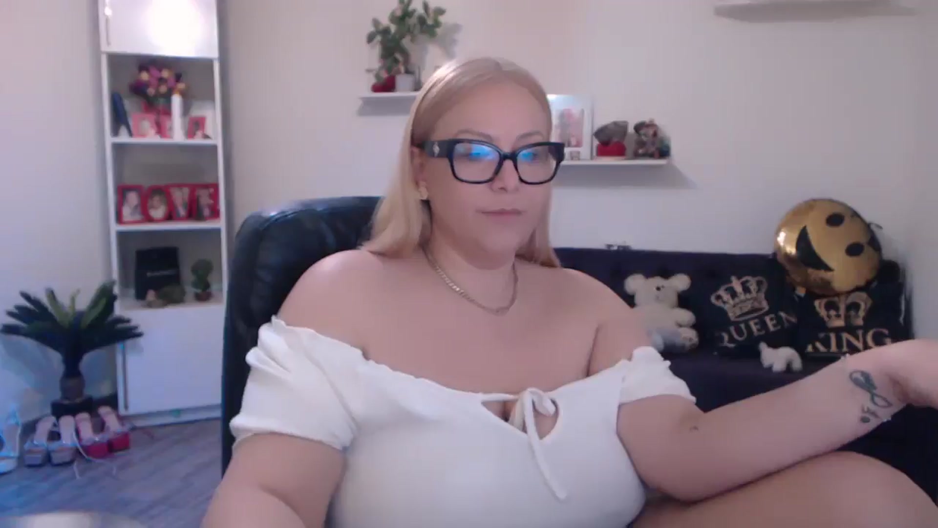 Gallery image thumbnail from A_baby_Boo's myfreecams stream on, 03/17/2025, 14:55 image 19 of 20