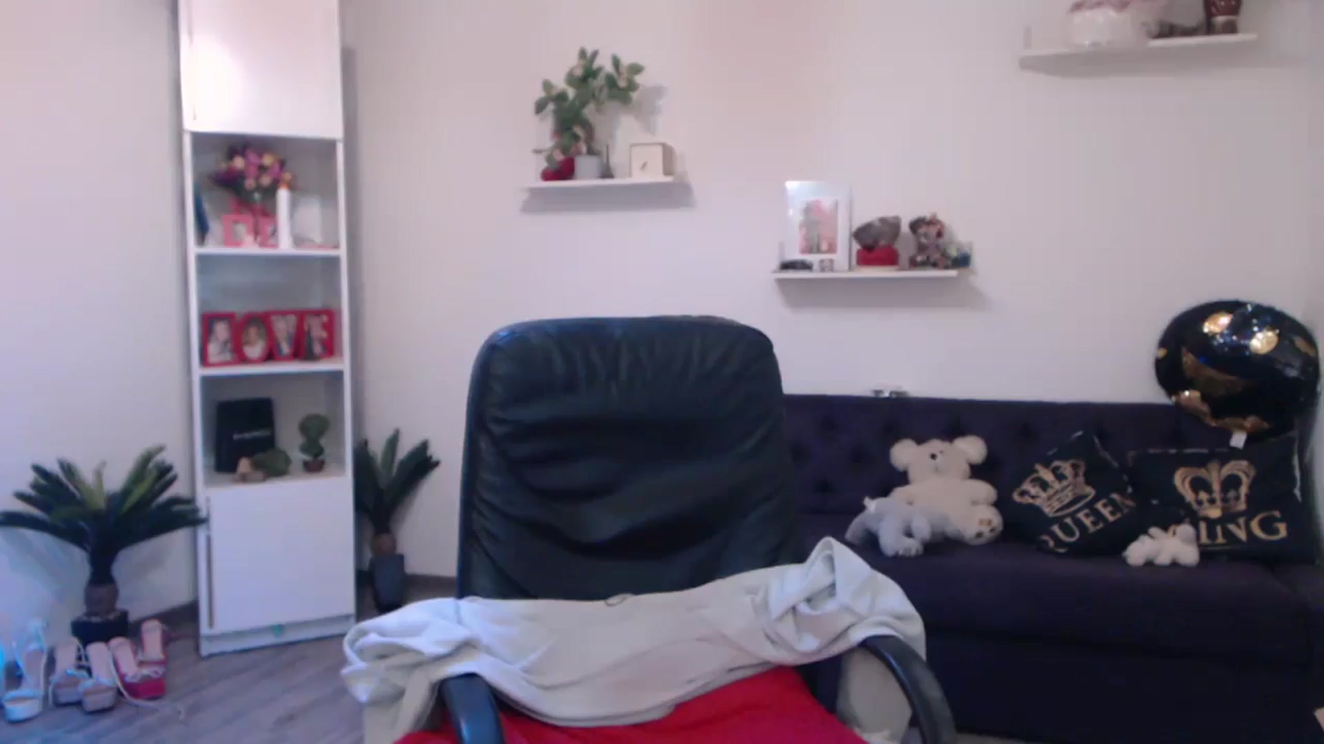 Gallery image thumbnail from A_baby_Boo's myfreecams stream on, 03/21/2025, 08:53 image 18 of 20