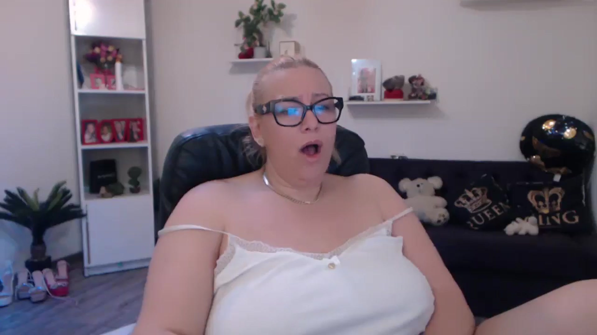 Gallery image thumbnail from A_baby_Boo's myfreecams stream on, 03/21/2025, 08:53 image 11 of 20