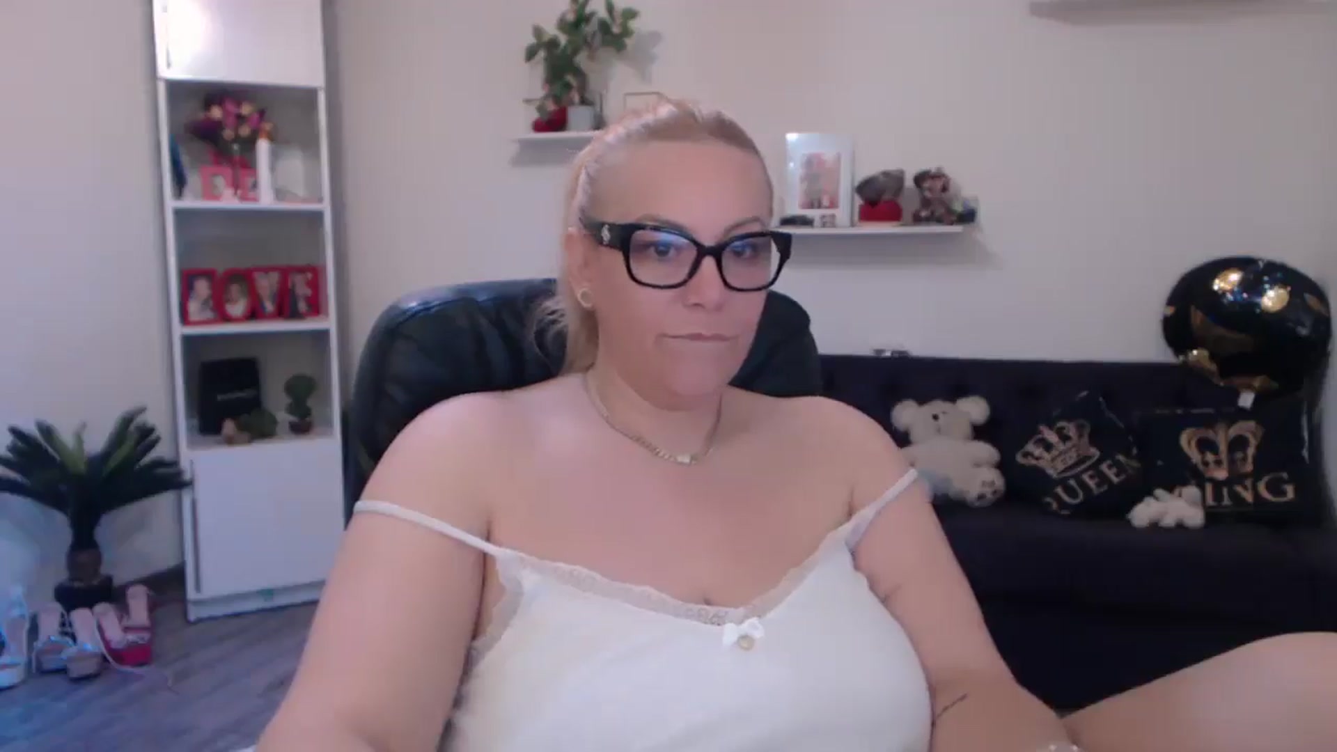 Gallery image thumbnail from A_baby_Boo's myfreecams stream on, 03/21/2025, 08:53 image 9 of 20