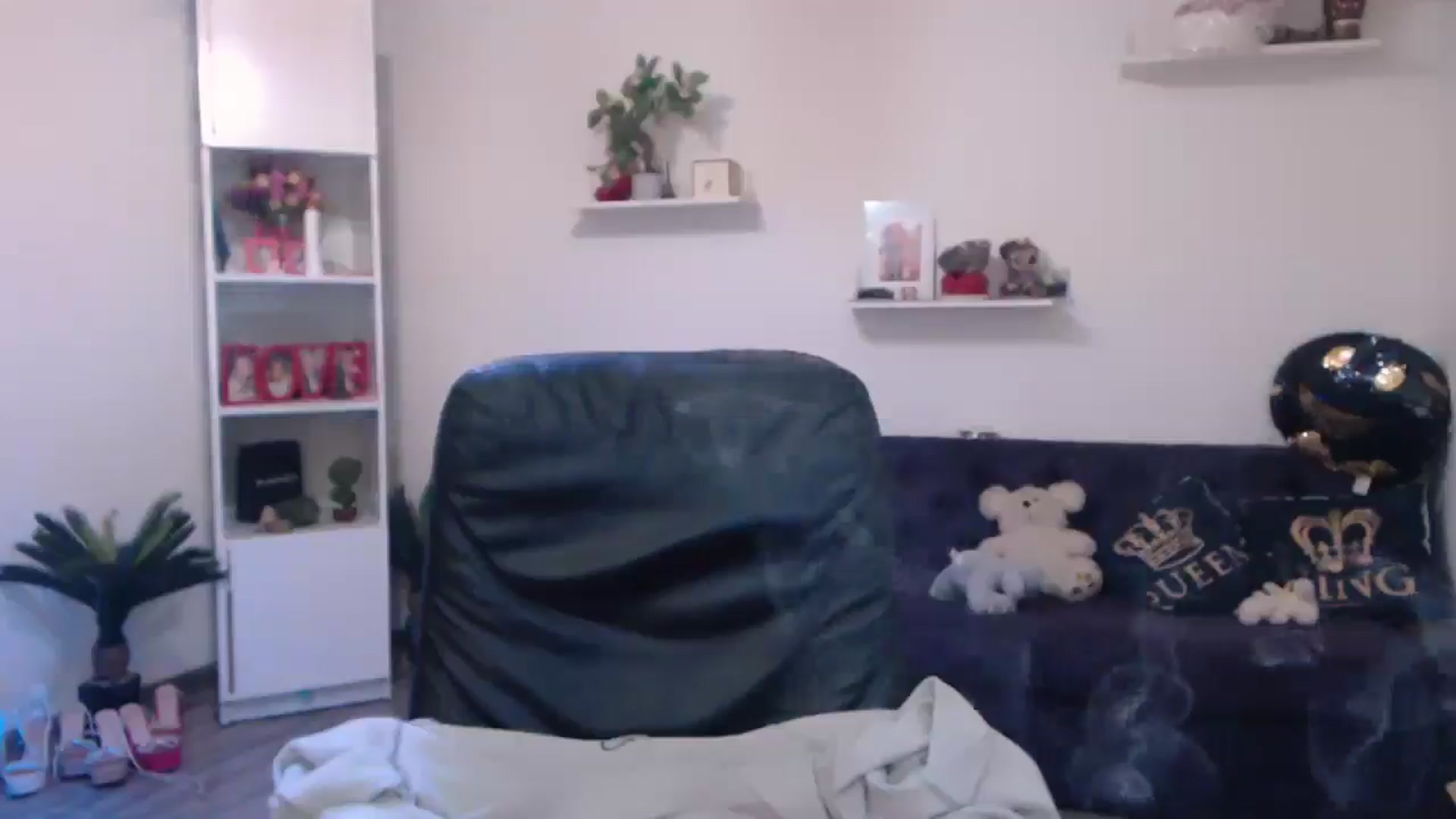 Gallery image thumbnail from A_baby_Boo's myfreecams stream on, 03/21/2025, 08:53 image 14 of 20