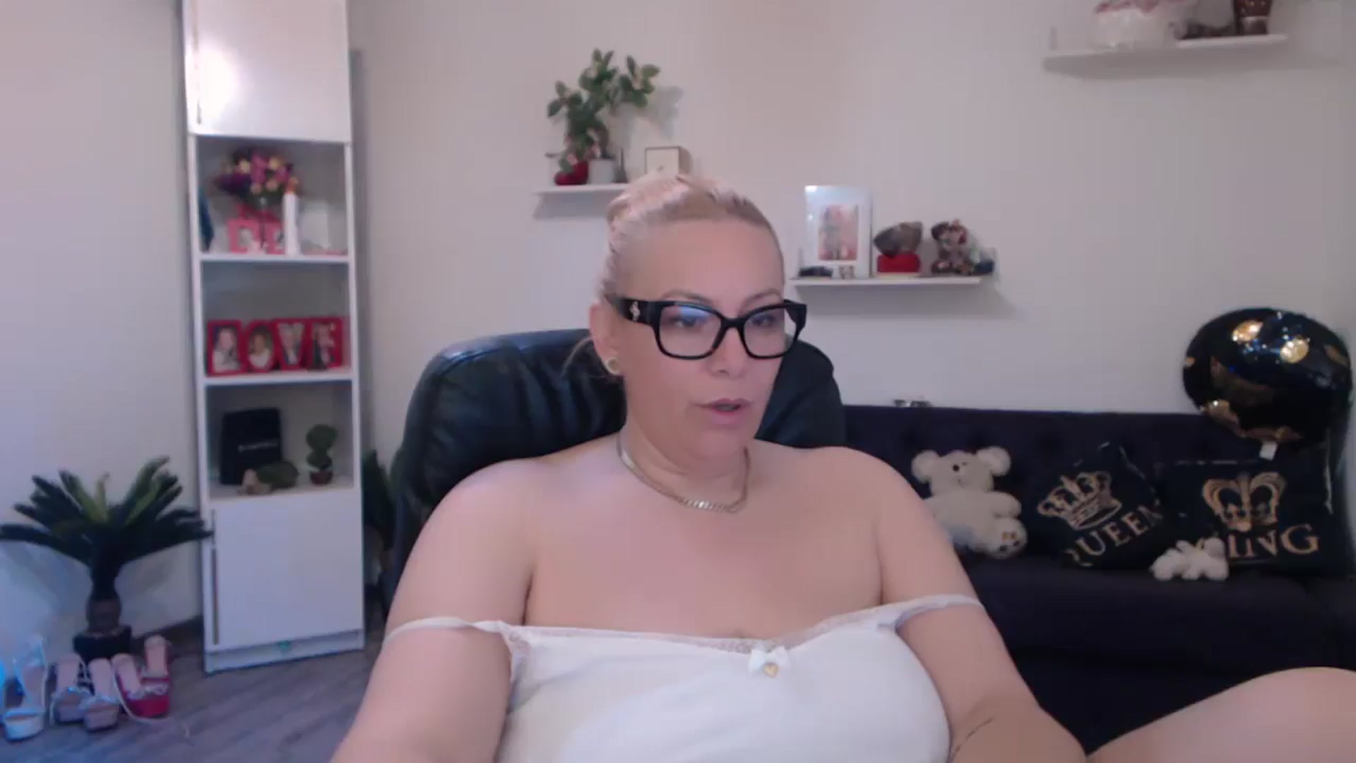 Gallery image thumbnail from A_baby_Boo's myfreecams stream on, 03/21/2025, 08:53 image 20 of 20