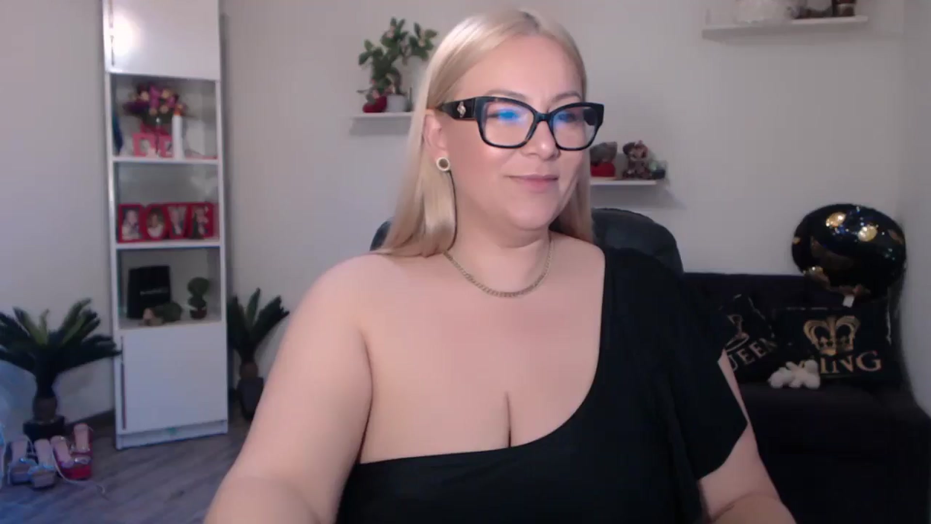 Gallery image thumbnail from A_baby_Boo's myfreecams stream on, 03/22/2025, 15:22 image 7 of 20
