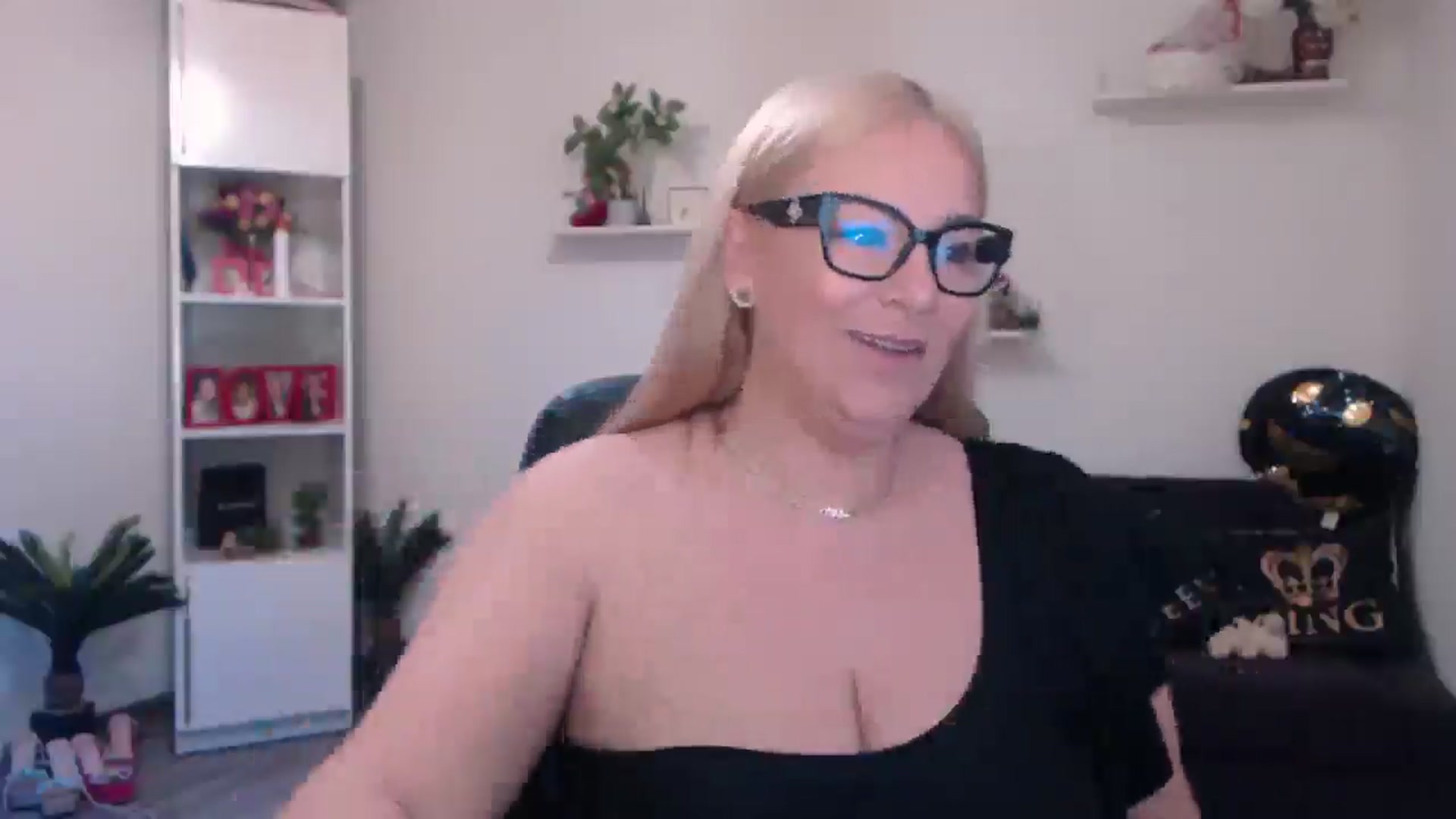 Gallery image thumbnail from A_baby_Boo's myfreecams stream on, 03/22/2025, 15:22 image 8 of 20
