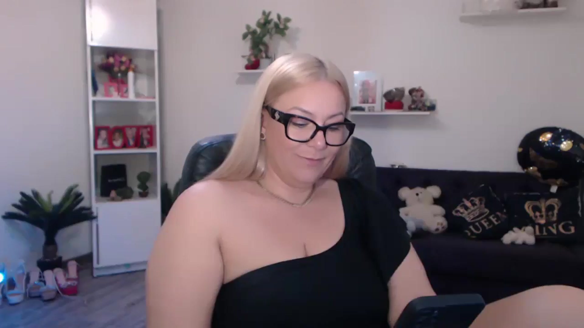 Gallery image thumbnail from A_baby_Boo's myfreecams stream on, 03/22/2025, 15:22 image 15 of 20
