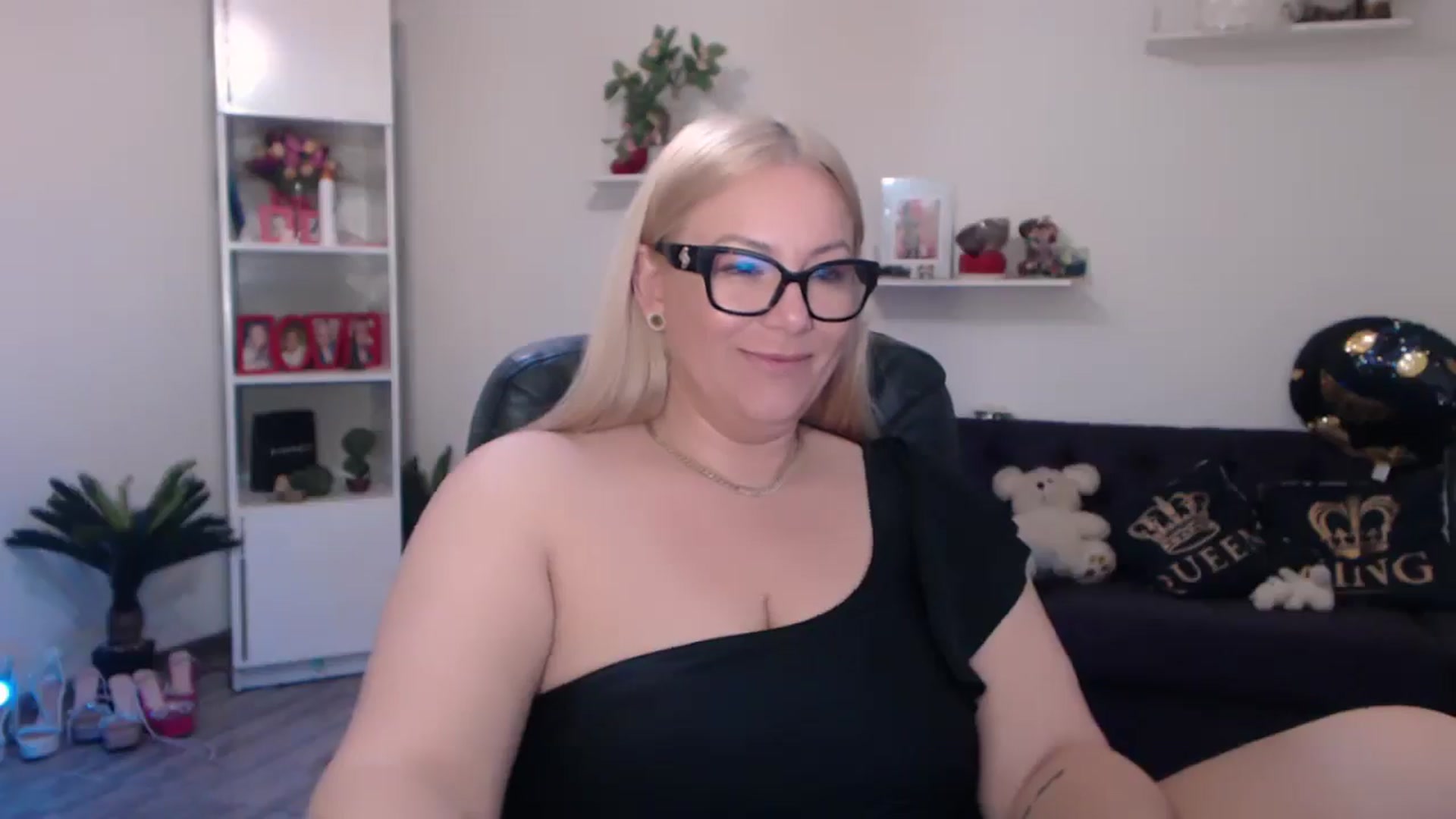 Gallery image thumbnail from A_baby_Boo's myfreecams stream on, 03/22/2025, 15:22 image 13 of 20