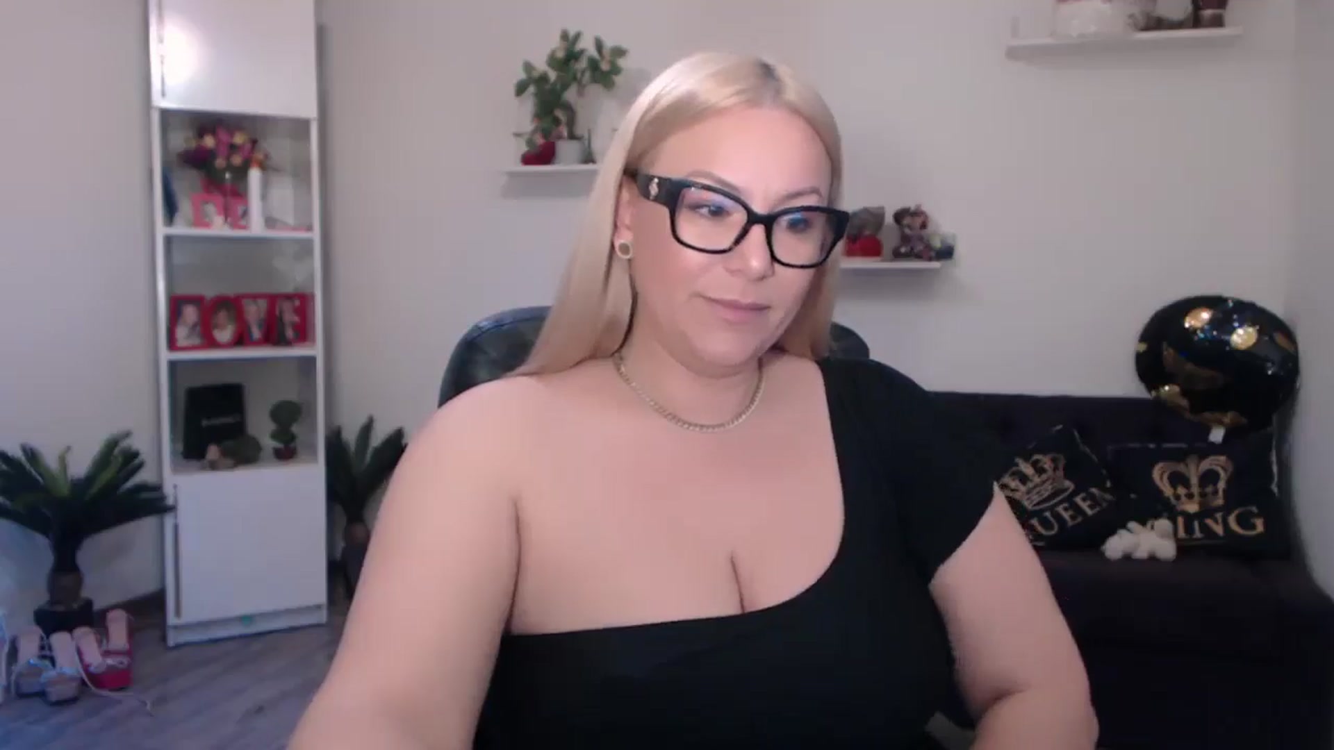 Gallery image thumbnail from A_baby_Boo's myfreecams stream on, 03/22/2025, 15:22 image 3 of 20