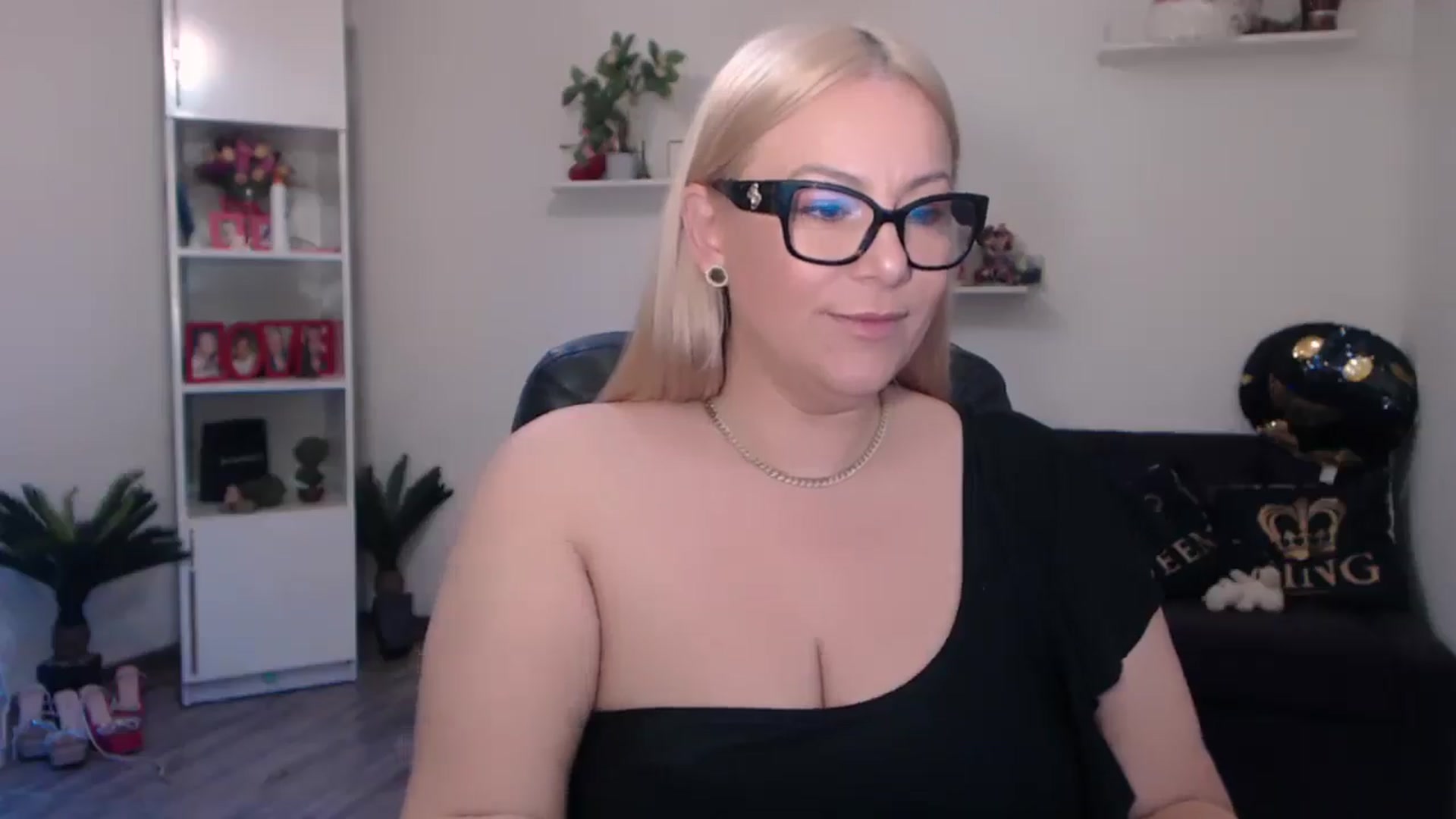 Gallery image thumbnail from A_baby_Boo's myfreecams stream on, 03/22/2025, 15:22 image 5 of 20