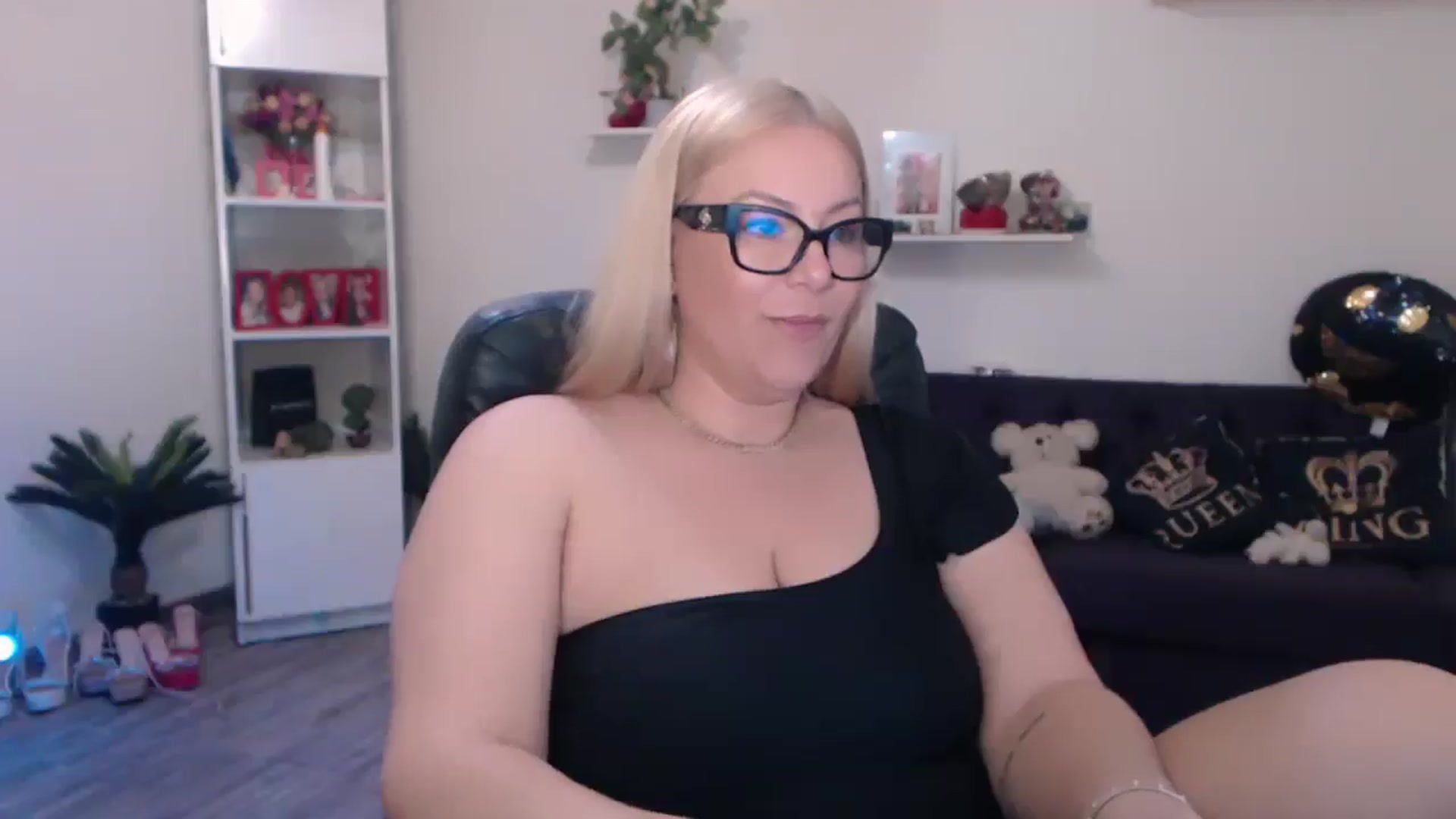 Gallery image thumbnail from A_baby_Boo's myfreecams stream on, 03/22/2025, 15:22 image 19 of 20