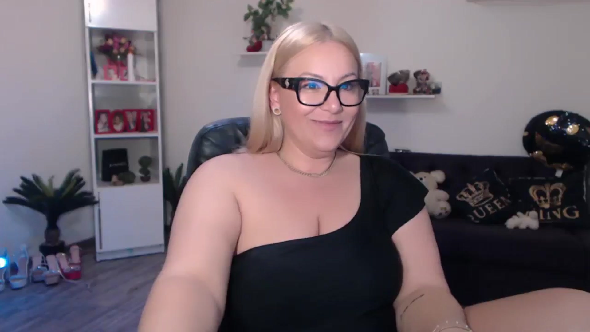 Gallery image thumbnail from A_baby_Boo's myfreecams stream on, 03/22/2025, 15:22 image 18 of 20