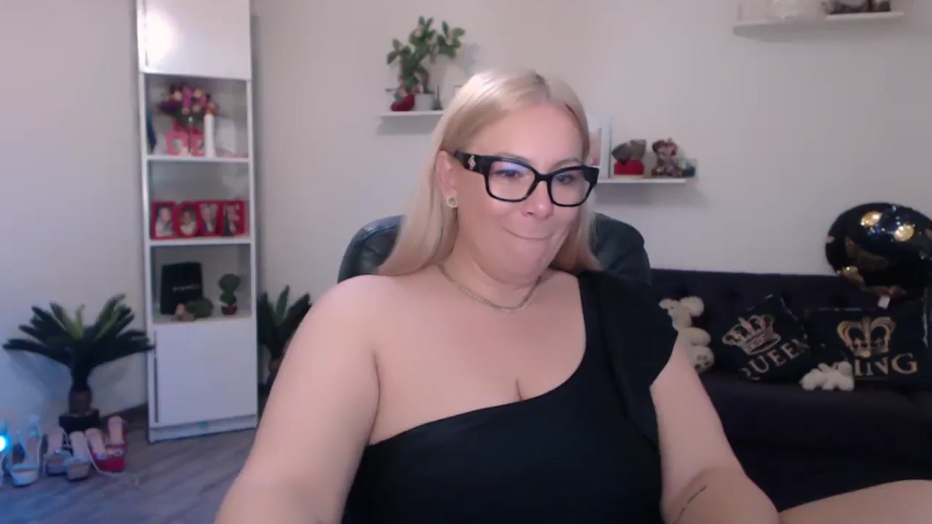 Gallery image thumbnail from A_baby_Boo's myfreecams stream on, 03/22/2025, 15:22 image 12 of 20