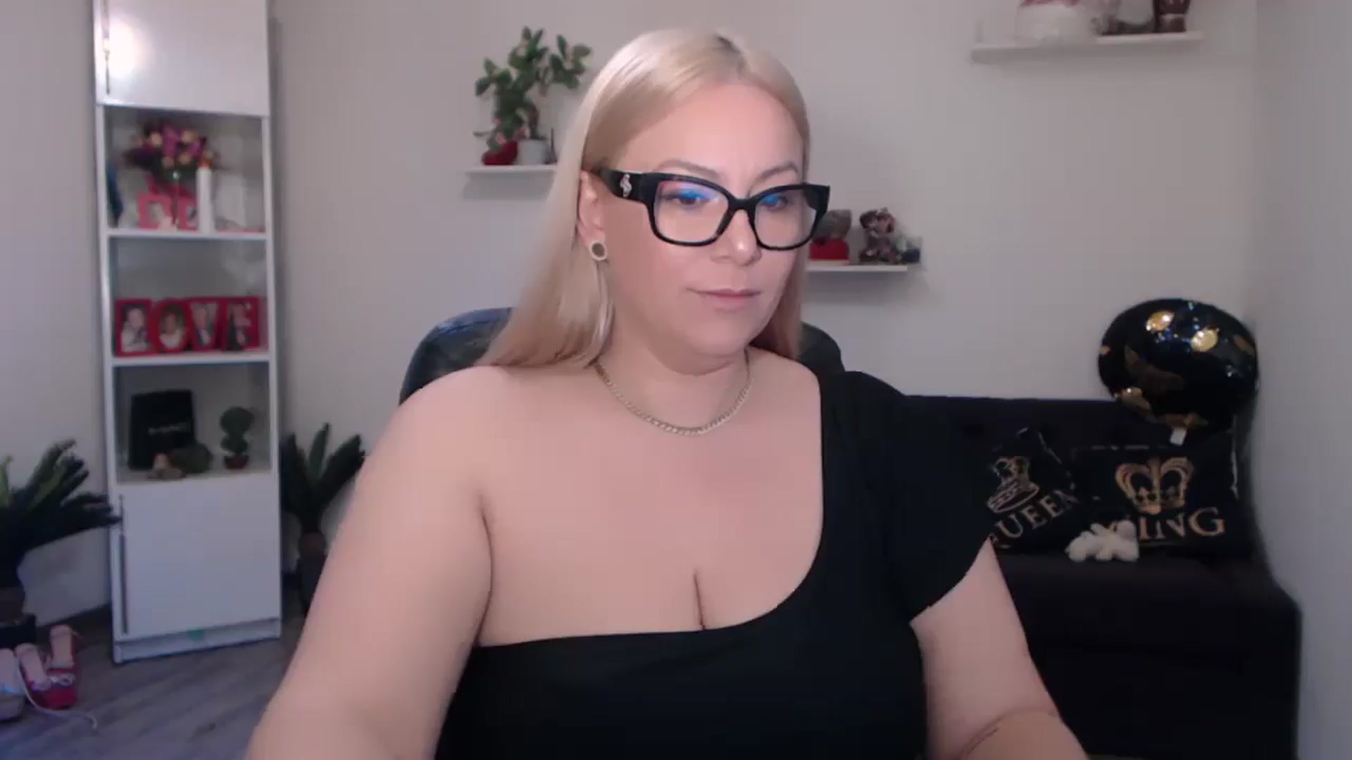 Gallery image thumbnail from A_baby_Boo's myfreecams stream on, 03/22/2025, 15:22 image 2 of 20
