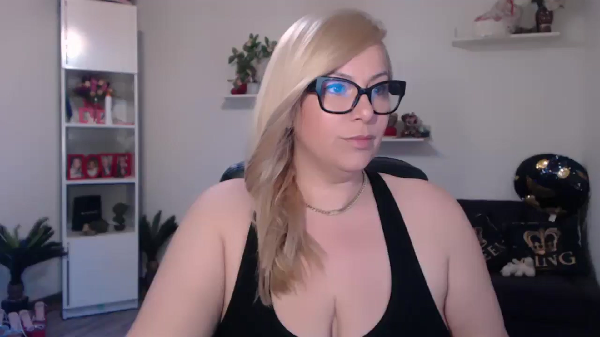Gallery image thumbnail from A_baby_Boo's myfreecams stream on, 03/22/2025, 20:29 image 2 of 20