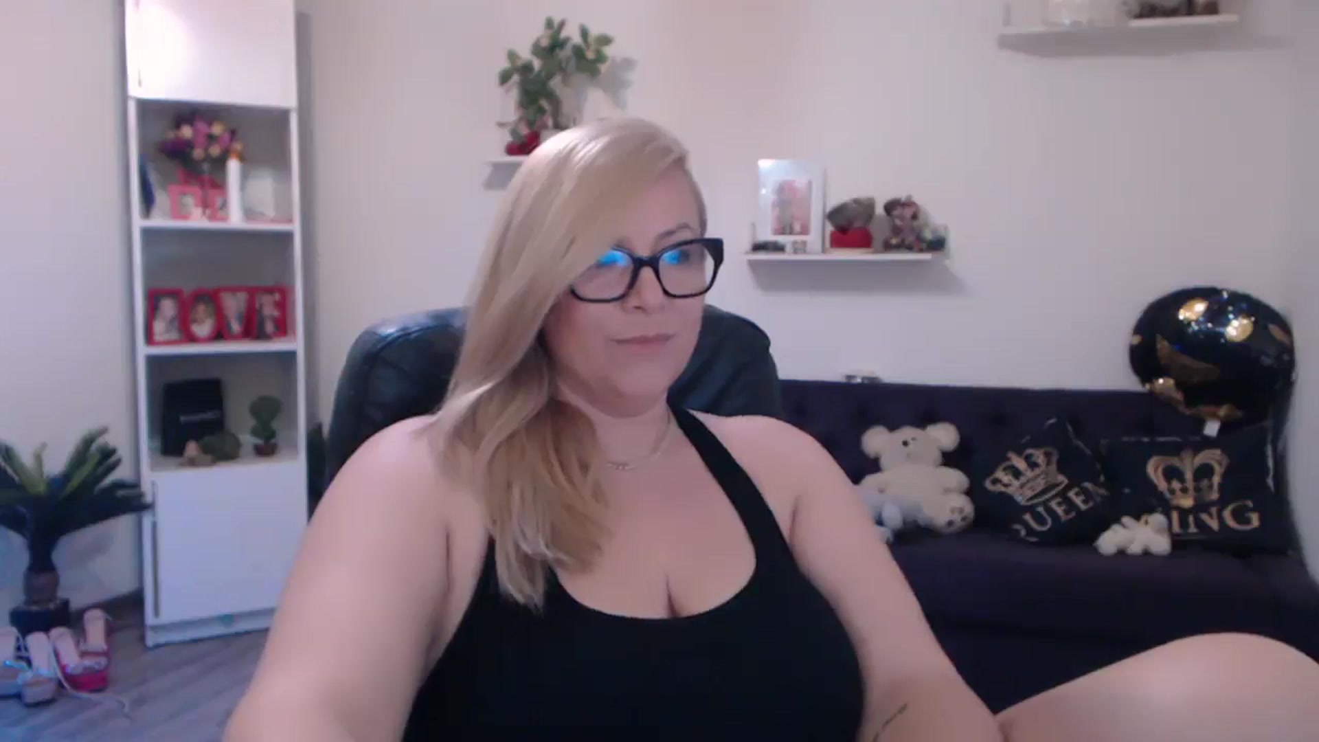 Gallery image thumbnail from A_baby_Boo's myfreecams stream on, 03/22/2025, 20:29 image 6 of 20