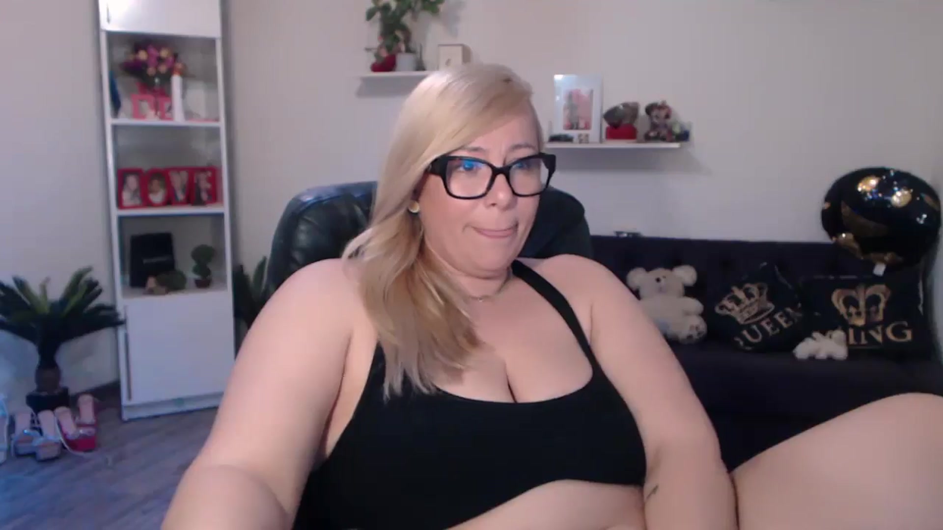 Gallery image thumbnail from A_baby_Boo's myfreecams stream on, 03/22/2025, 20:29 image 15 of 20