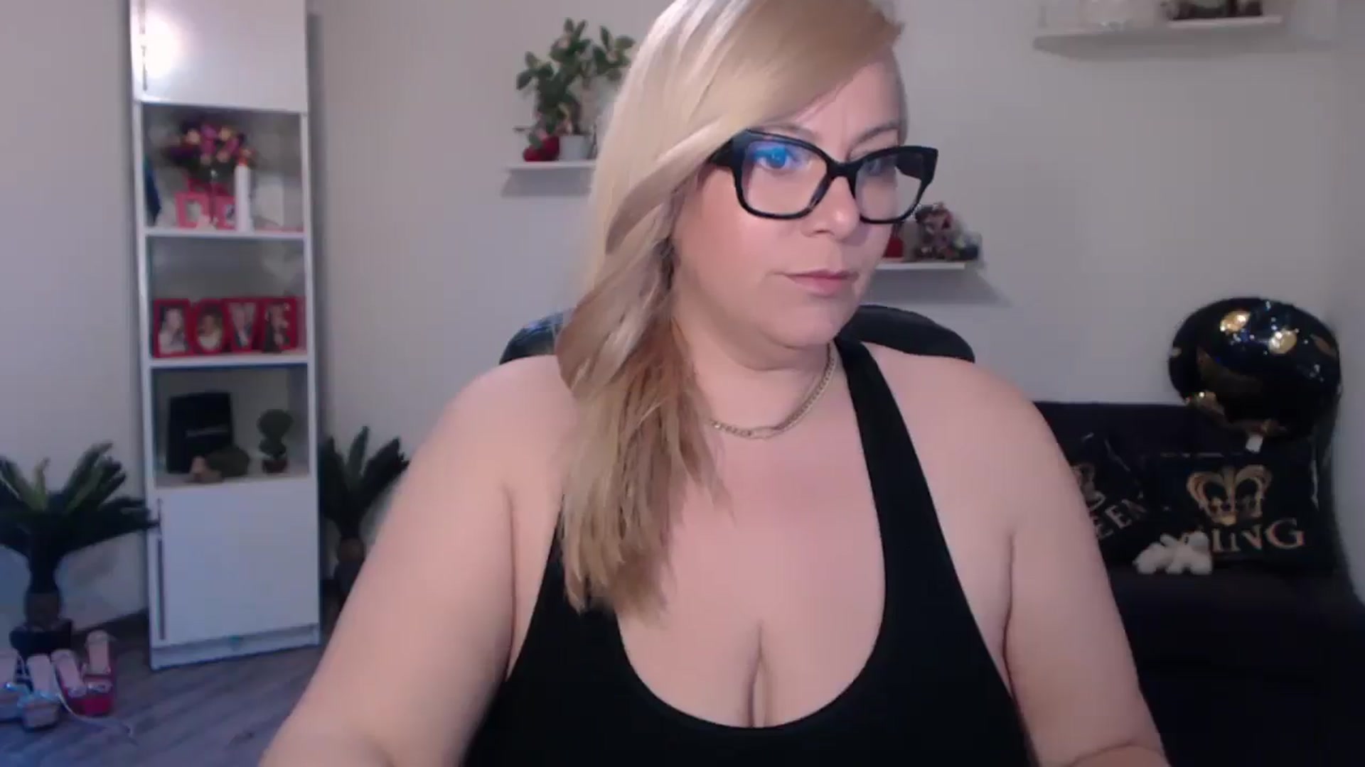 Gallery image thumbnail from A_baby_Boo's myfreecams stream on, 03/22/2025, 20:29 image 3 of 20