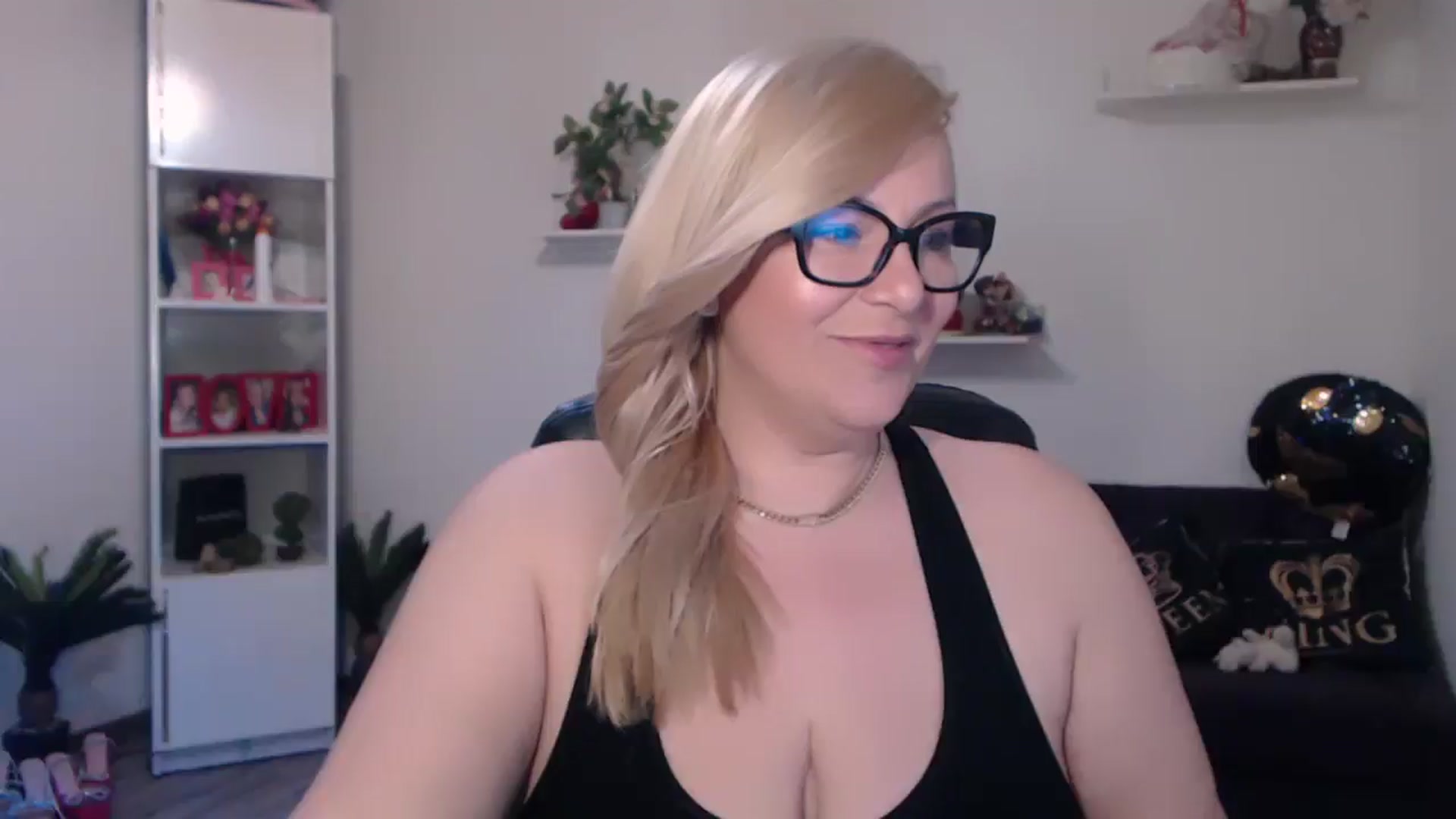 Gallery image thumbnail from A_baby_Boo's myfreecams stream on, 03/22/2025, 20:29 image 1 of 20