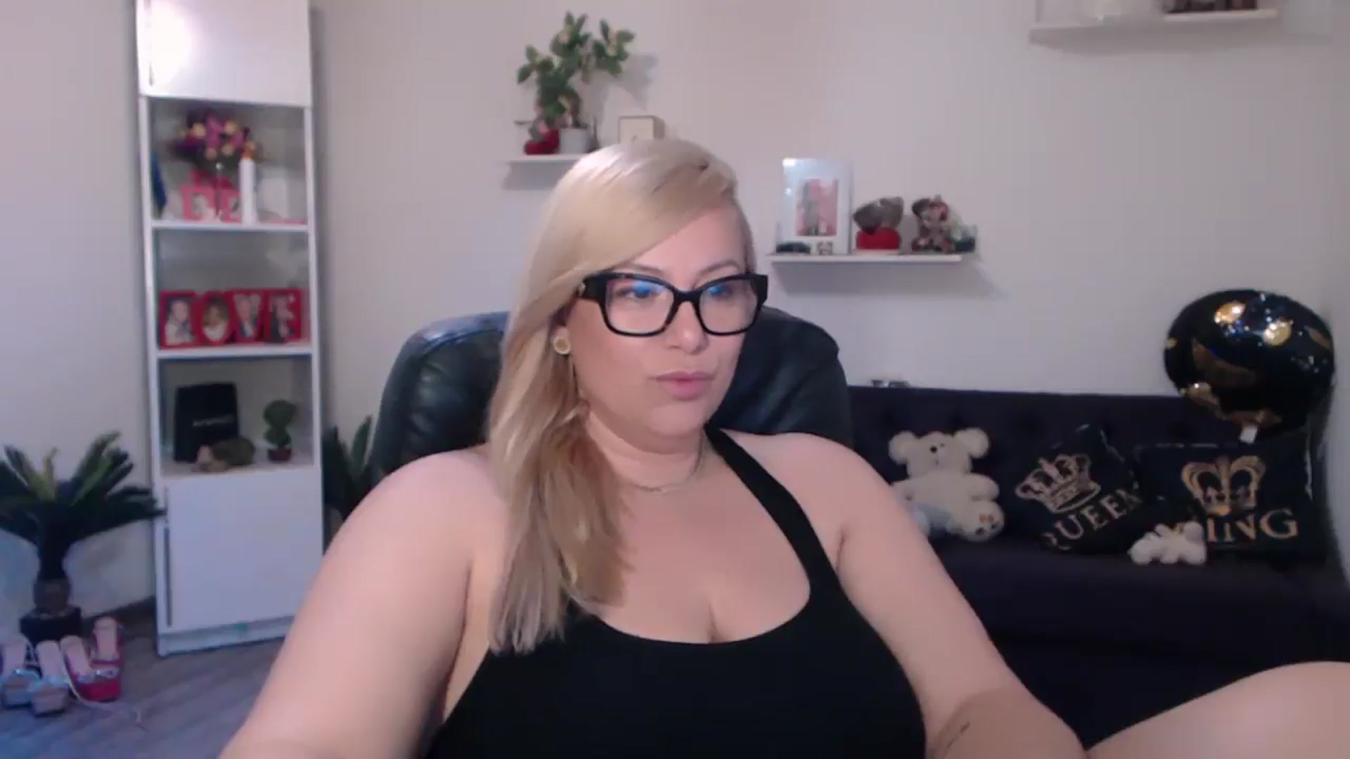 Gallery image thumbnail from A_baby_Boo's myfreecams stream on, 03/22/2025, 20:29 image 10 of 20