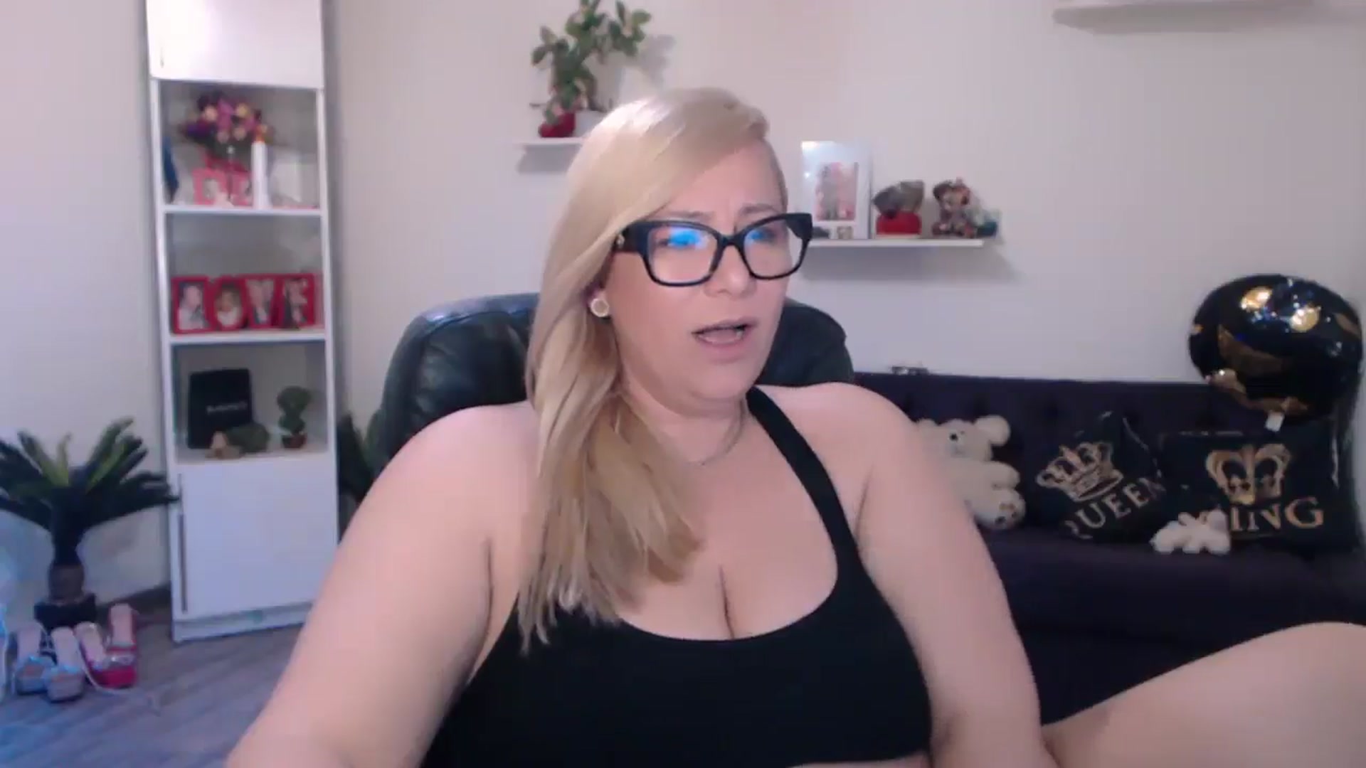 Gallery image thumbnail from A_baby_Boo's myfreecams stream on, 03/22/2025, 20:29 image 18 of 20