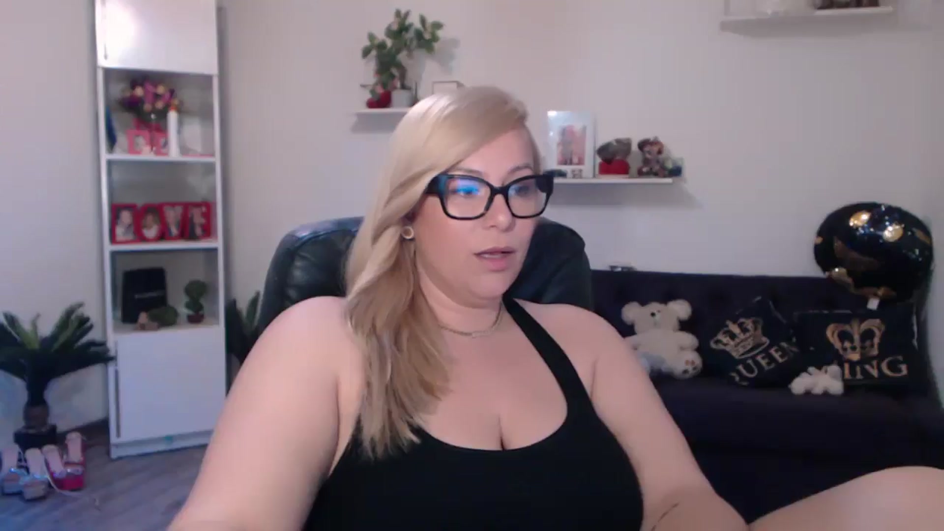 Gallery image thumbnail from A_baby_Boo's myfreecams stream on, 03/22/2025, 20:29 image 9 of 20