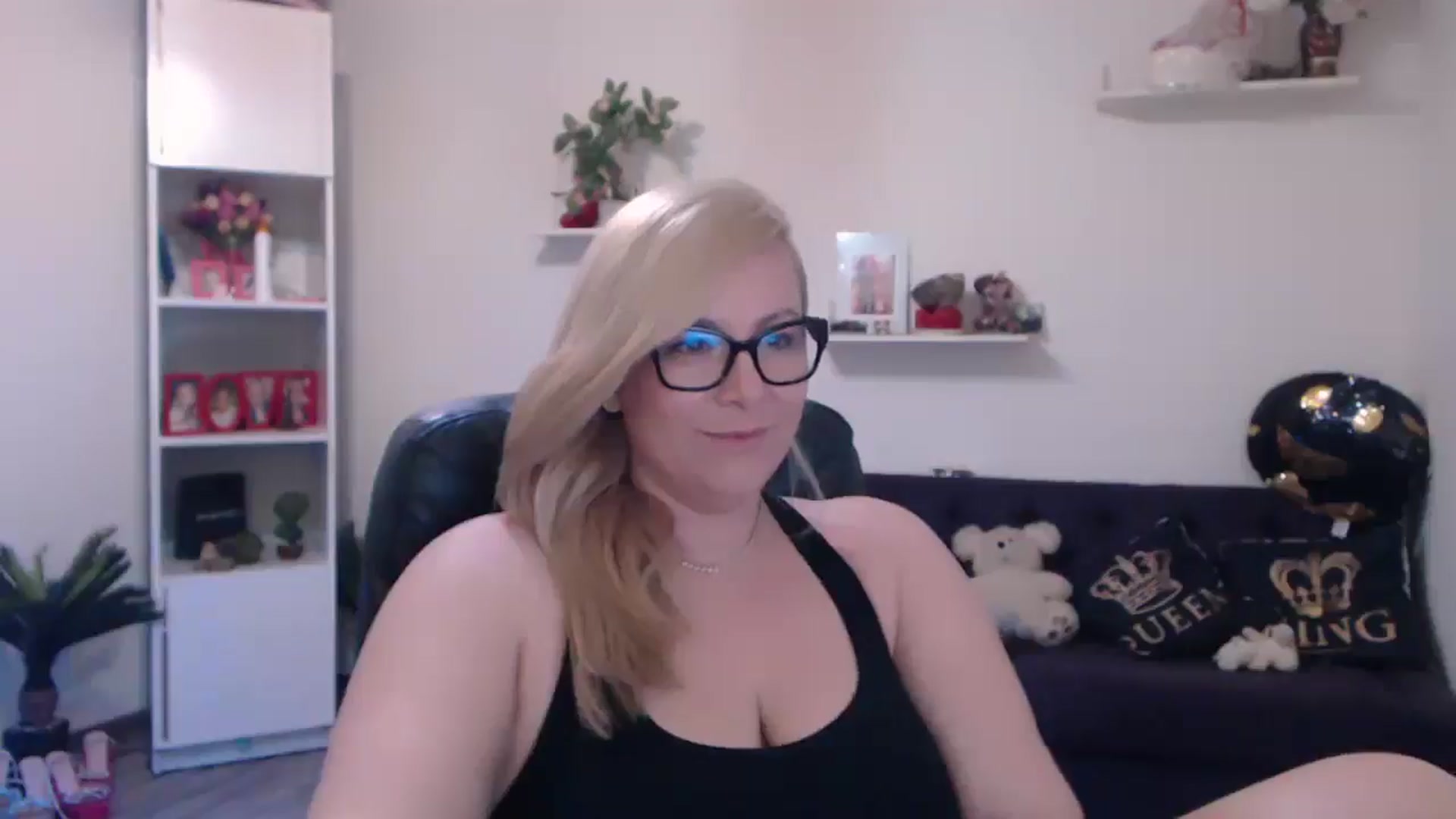 Gallery image thumbnail from A_baby_Boo's myfreecams stream on, 03/22/2025, 20:29 image 5 of 20