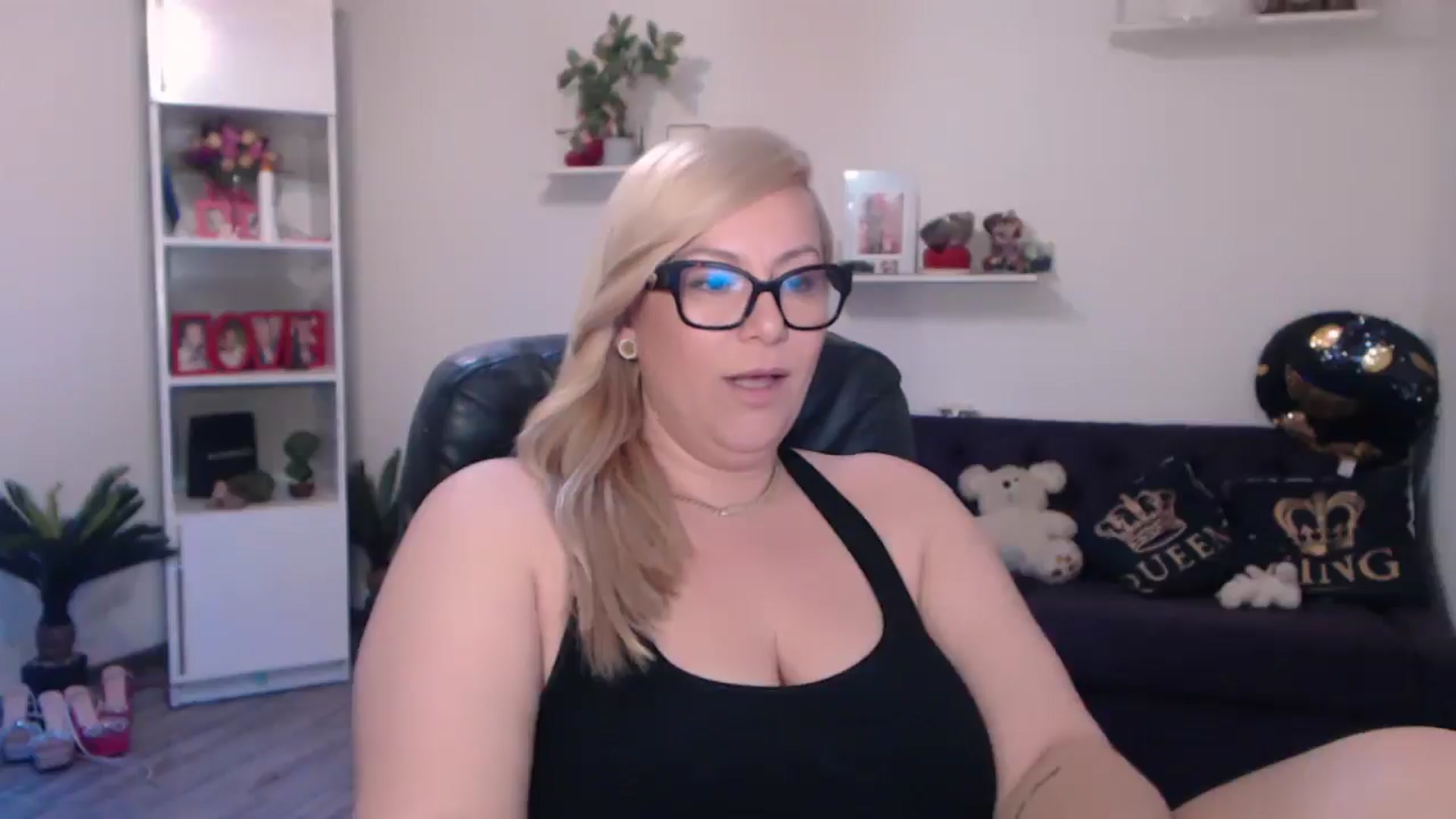 Gallery image thumbnail from A_baby_Boo's myfreecams stream on, 03/22/2025, 20:29 image 8 of 20