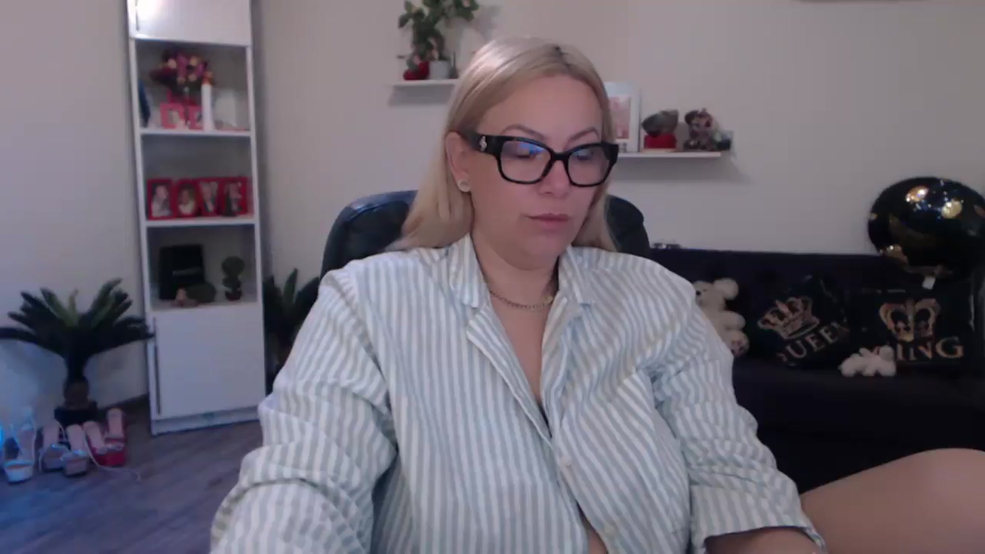 Gallery image thumbnail from A_baby_Boo's myfreecams stream on, 03/23/2025, 08:03 image 6 of 20