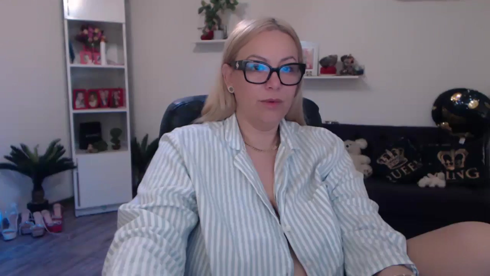 Gallery image thumbnail from A_baby_Boo's myfreecams stream on, 03/23/2025, 08:03 image 4 of 20
