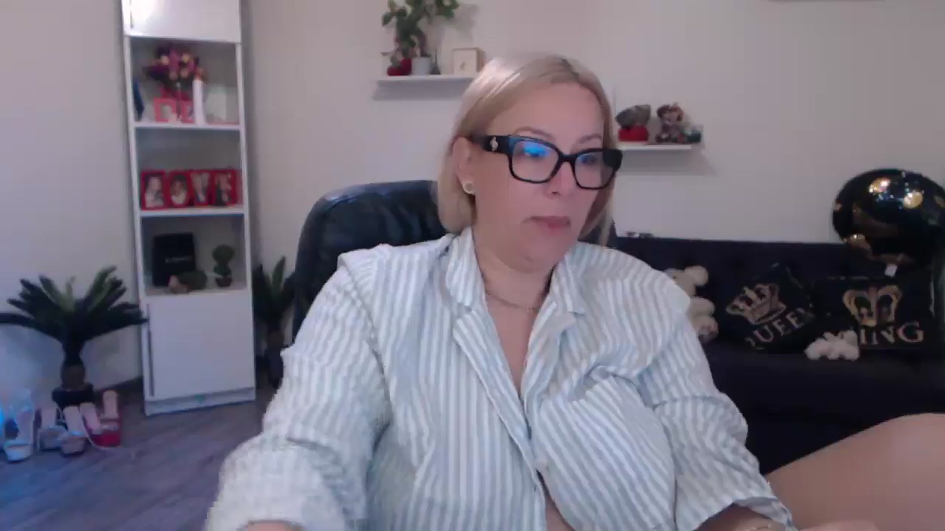 Gallery image thumbnail from A_baby_Boo's myfreecams stream on, 03/23/2025, 08:03 image 17 of 20