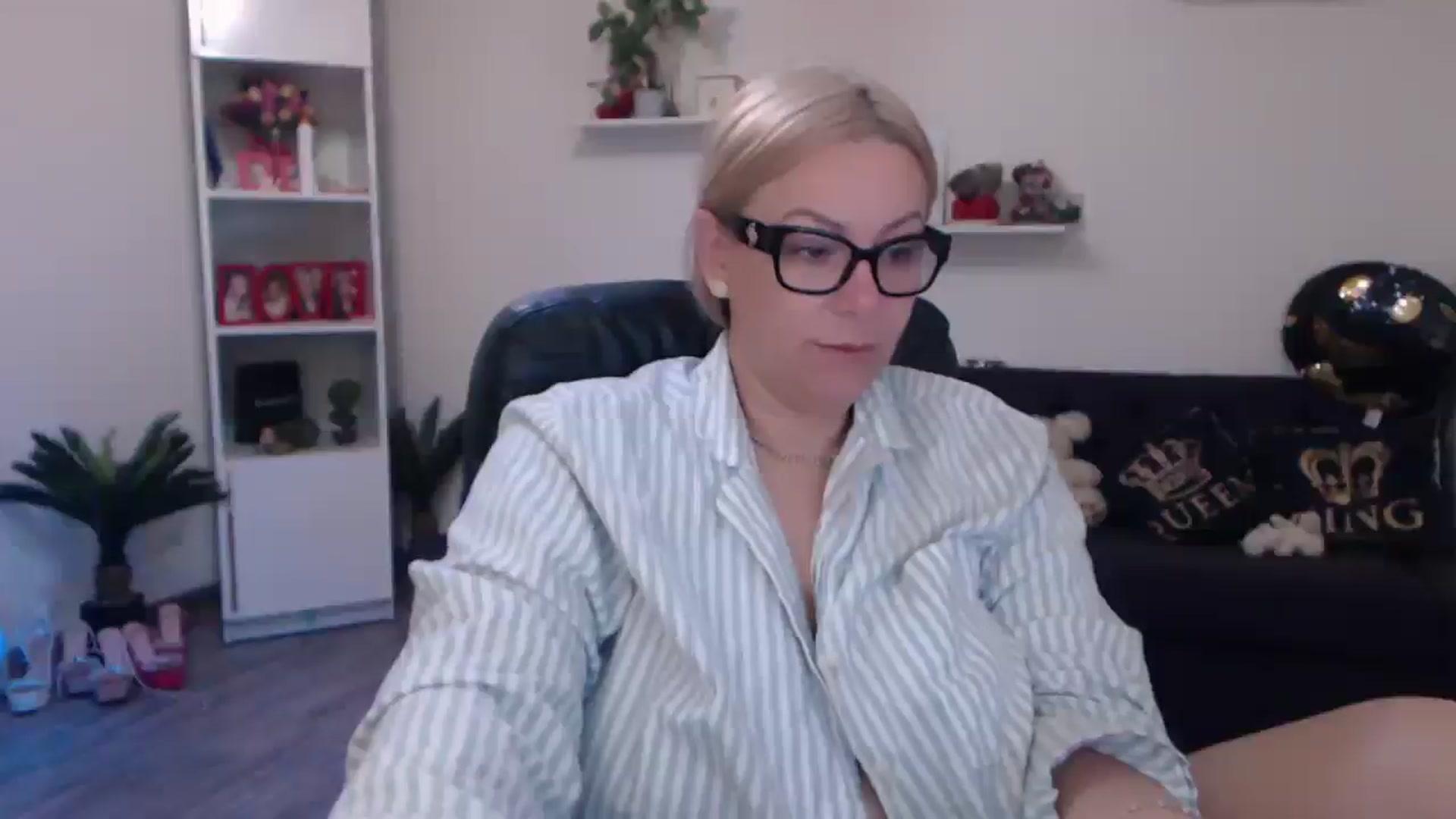 Gallery image thumbnail from A_baby_Boo's myfreecams stream on, 03/23/2025, 08:03 image 9 of 20