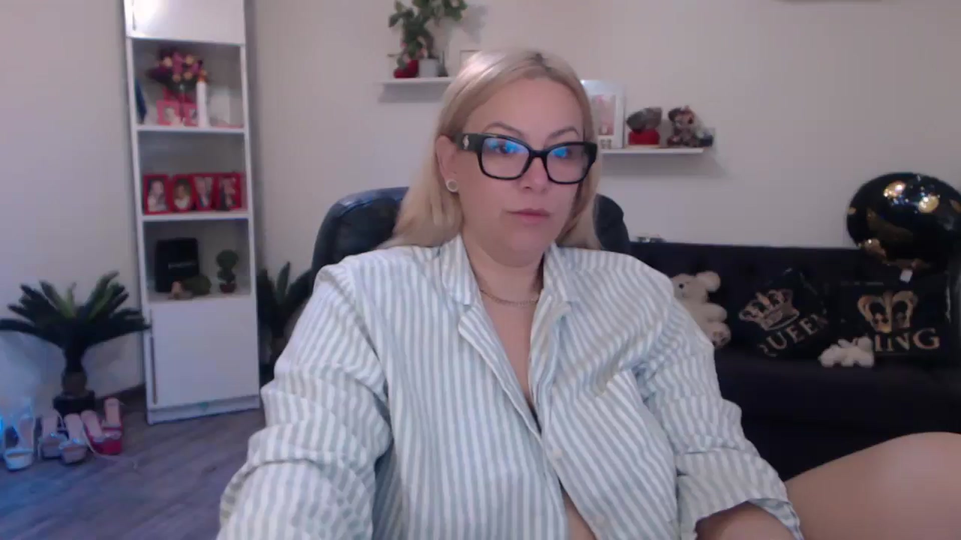 Gallery image thumbnail from A_baby_Boo's myfreecams stream on, 03/23/2025, 08:03 image 8 of 20