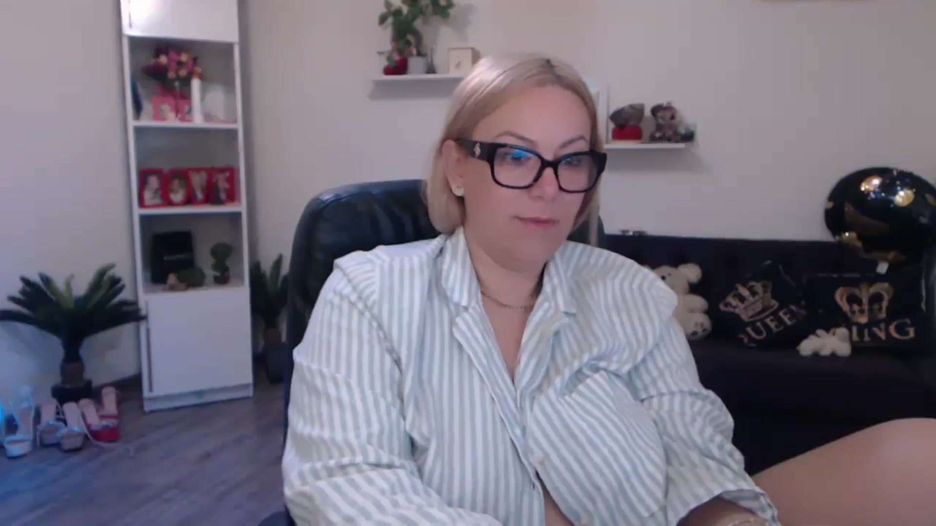 Gallery image thumbnail from A_baby_Boo's myfreecams stream on, 03/23/2025, 08:03 image 18 of 20
