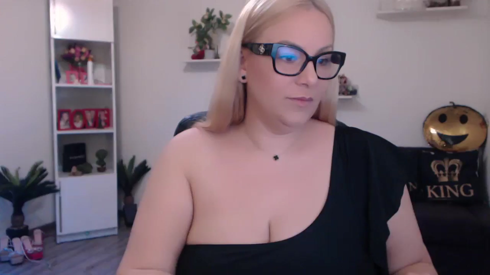 Gallery image thumbnail from A_baby_Boo's myfreecams stream on, 03/25/2025, 18:22 image 2 of 20