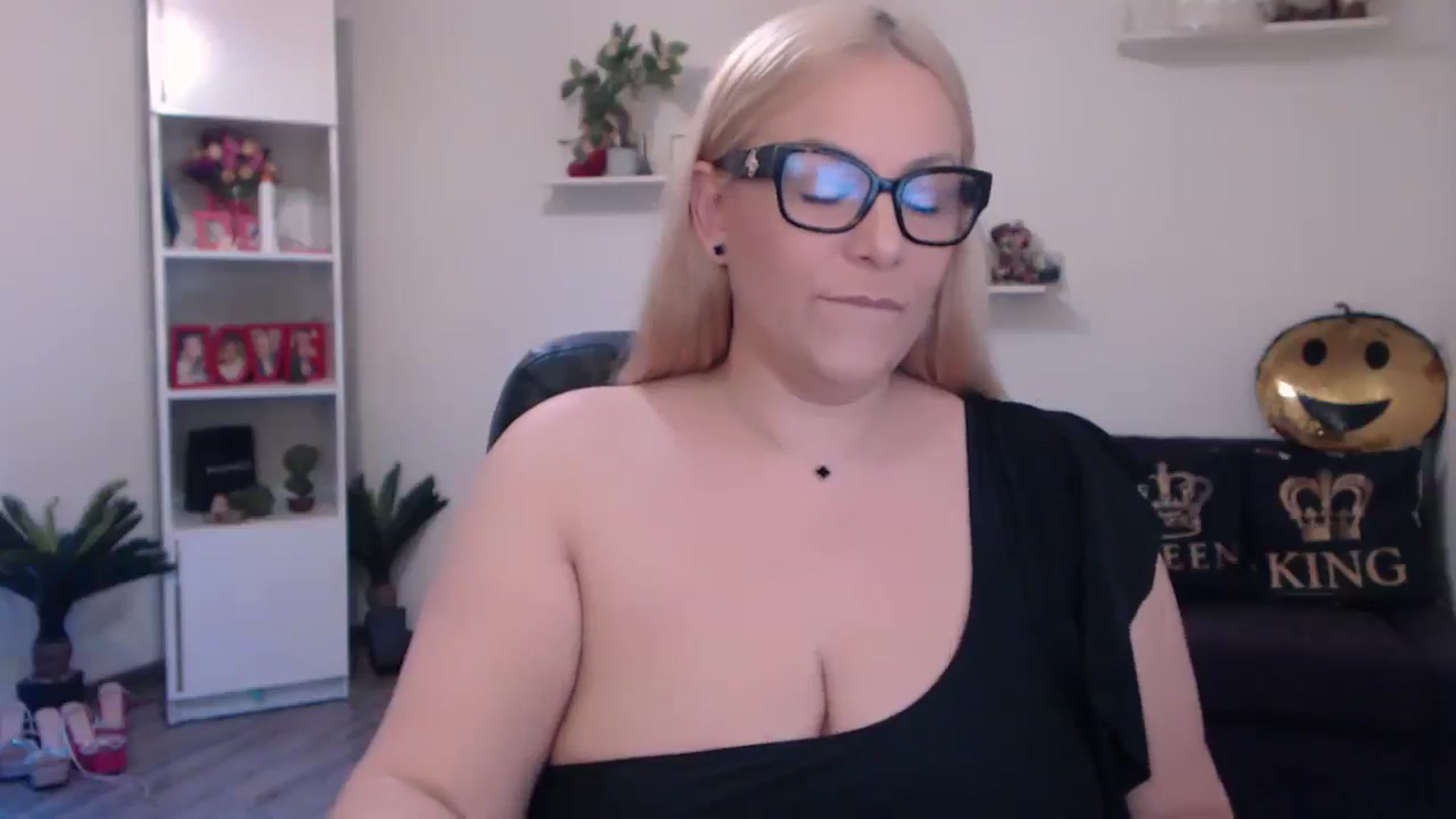 Gallery image thumbnail from A_baby_Boo's myfreecams stream on, 03/25/2025, 18:22 image 10 of 20