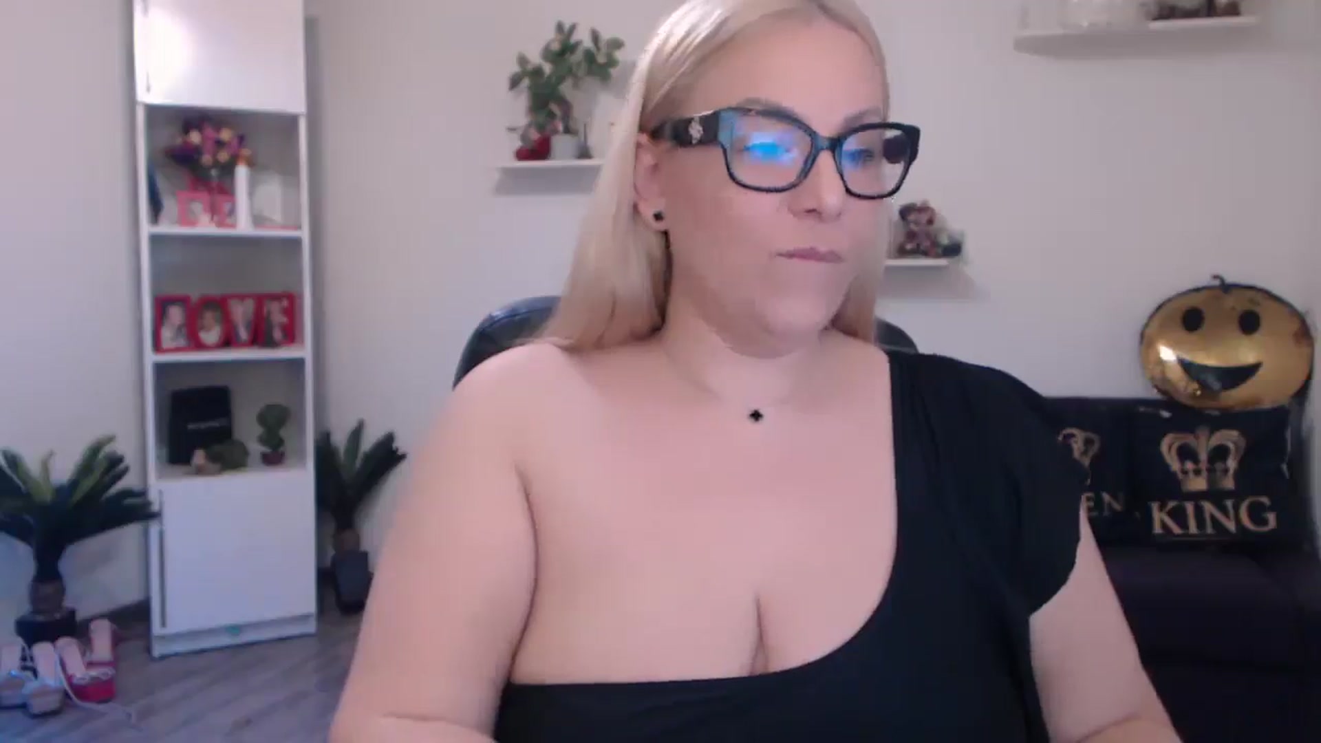Gallery image thumbnail from A_baby_Boo's myfreecams stream on, 03/25/2025, 18:22 image 19 of 20