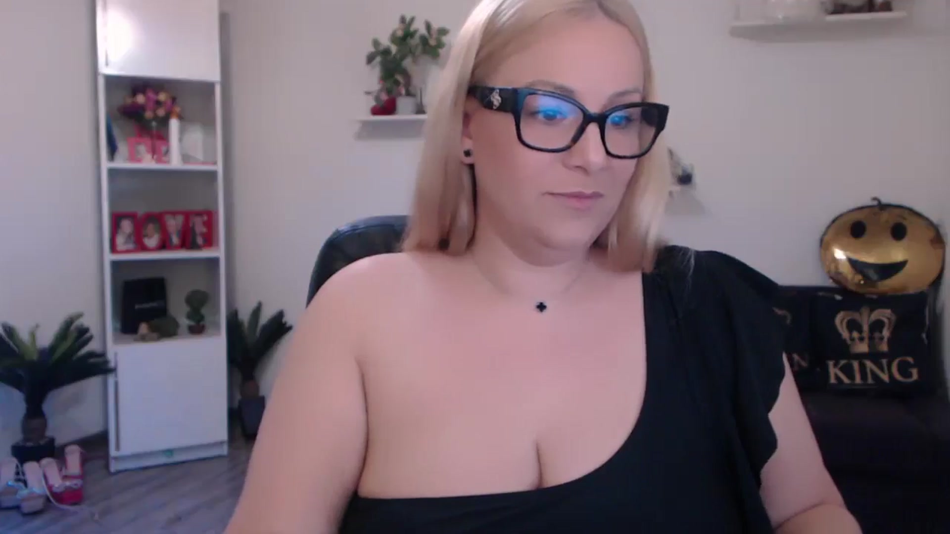Gallery image thumbnail from A_baby_Boo's myfreecams stream on, 03/25/2025, 18:22 image 4 of 20