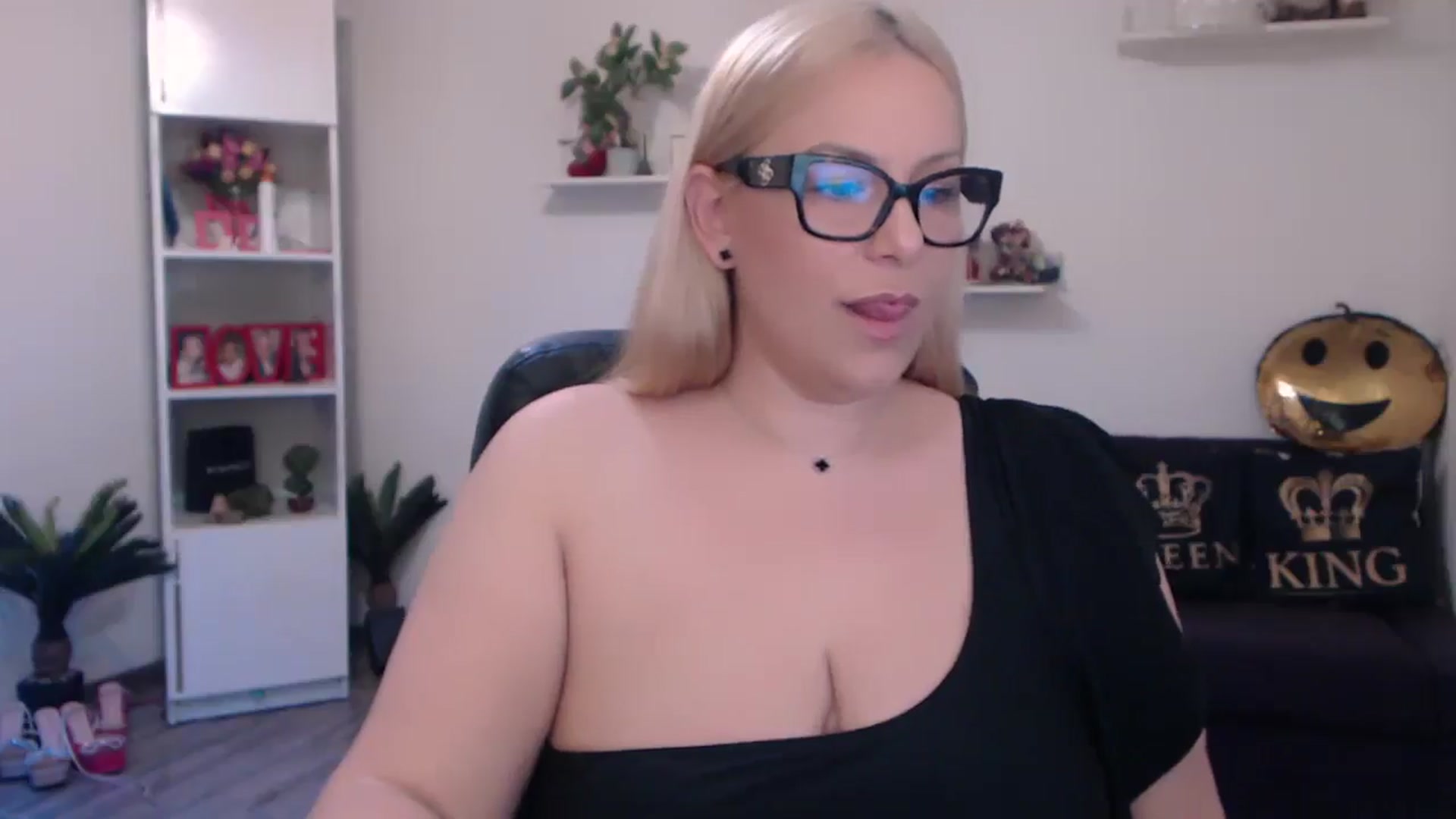 Gallery image thumbnail from A_baby_Boo's myfreecams stream on, 03/25/2025, 18:22 image 16 of 20