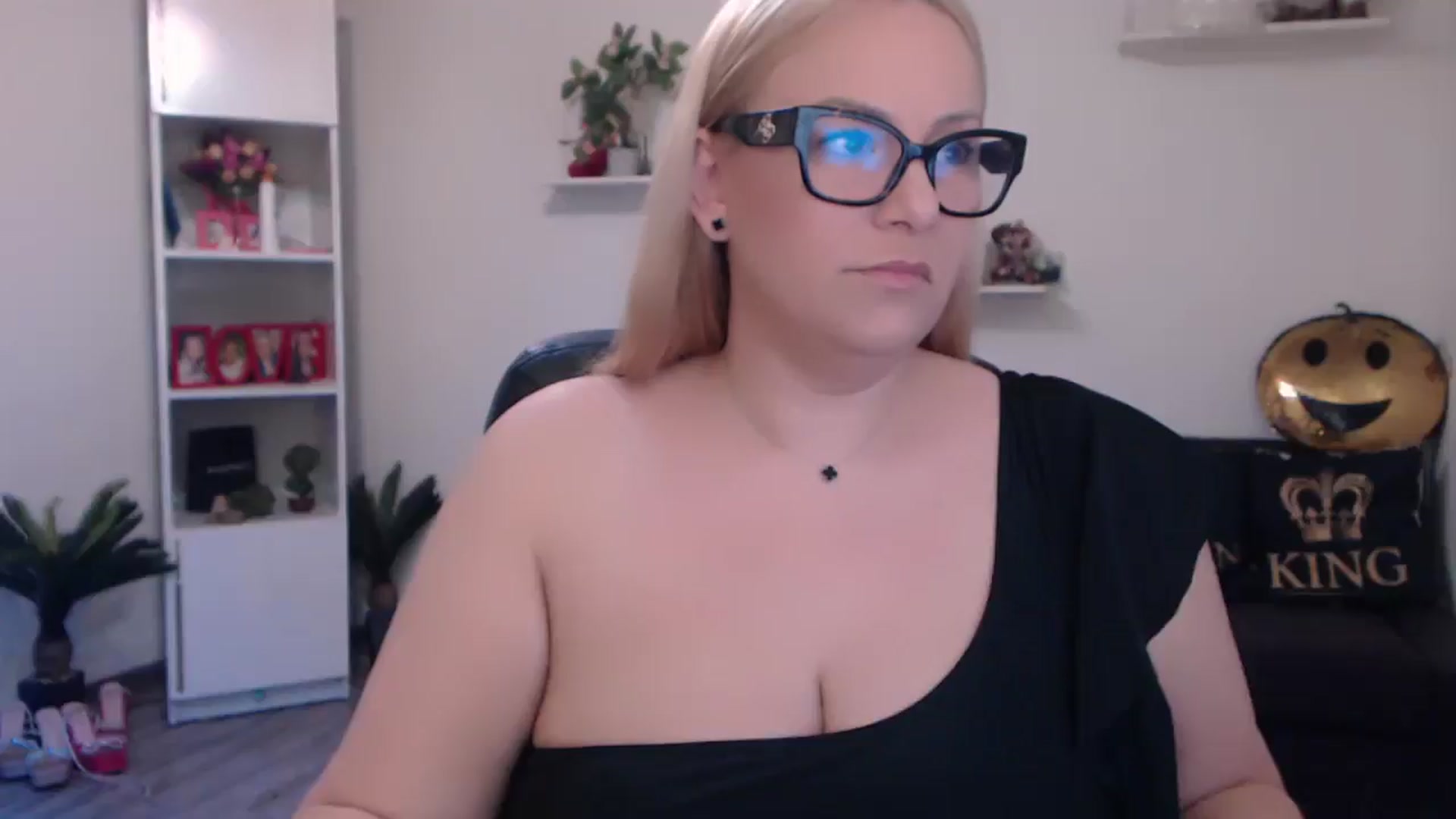 Gallery image thumbnail from A_baby_Boo's myfreecams stream on, 03/25/2025, 18:22 image 1 of 20