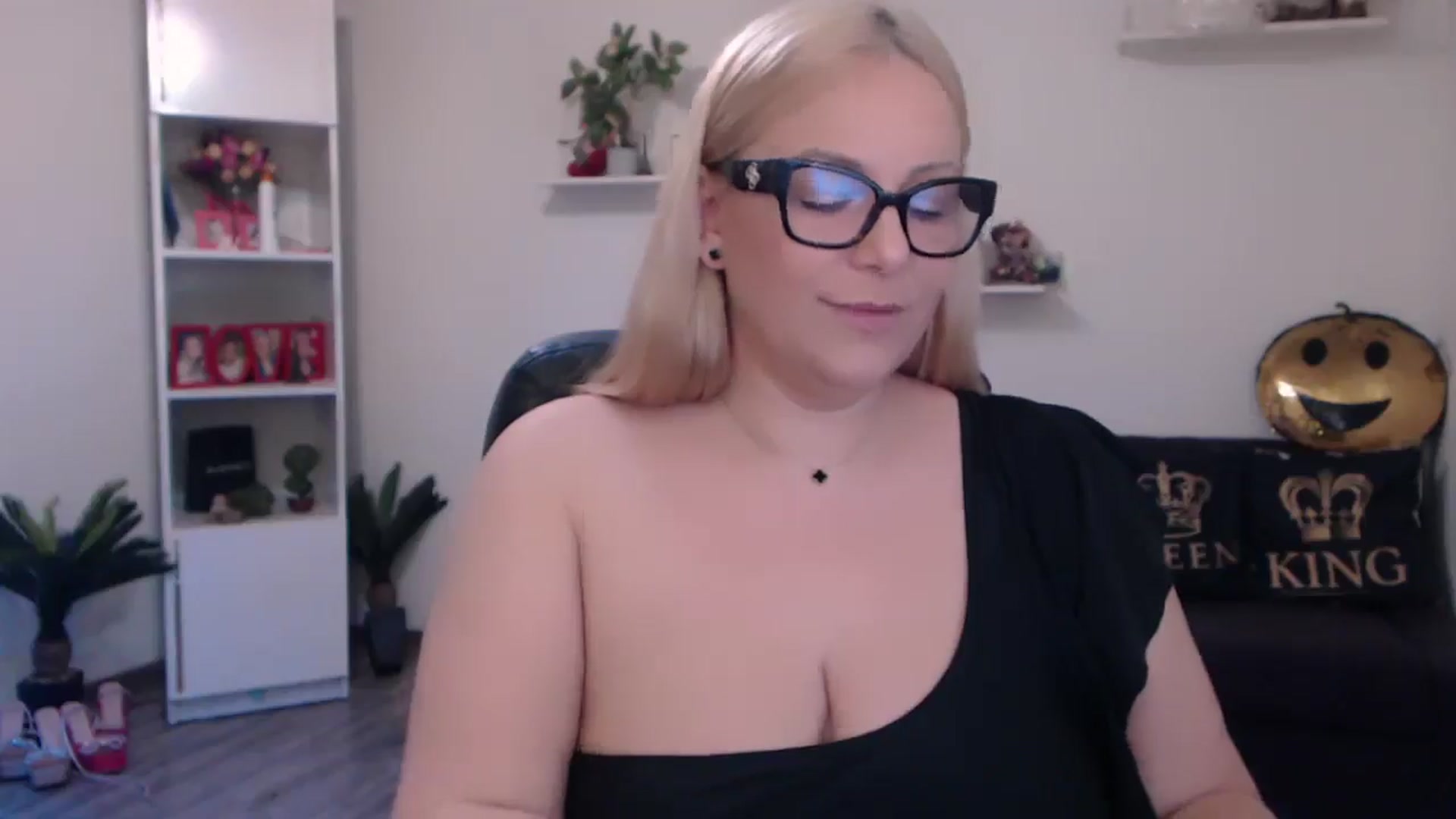 Gallery image thumbnail from A_baby_Boo's myfreecams stream on, 03/25/2025, 18:22 image 15 of 20