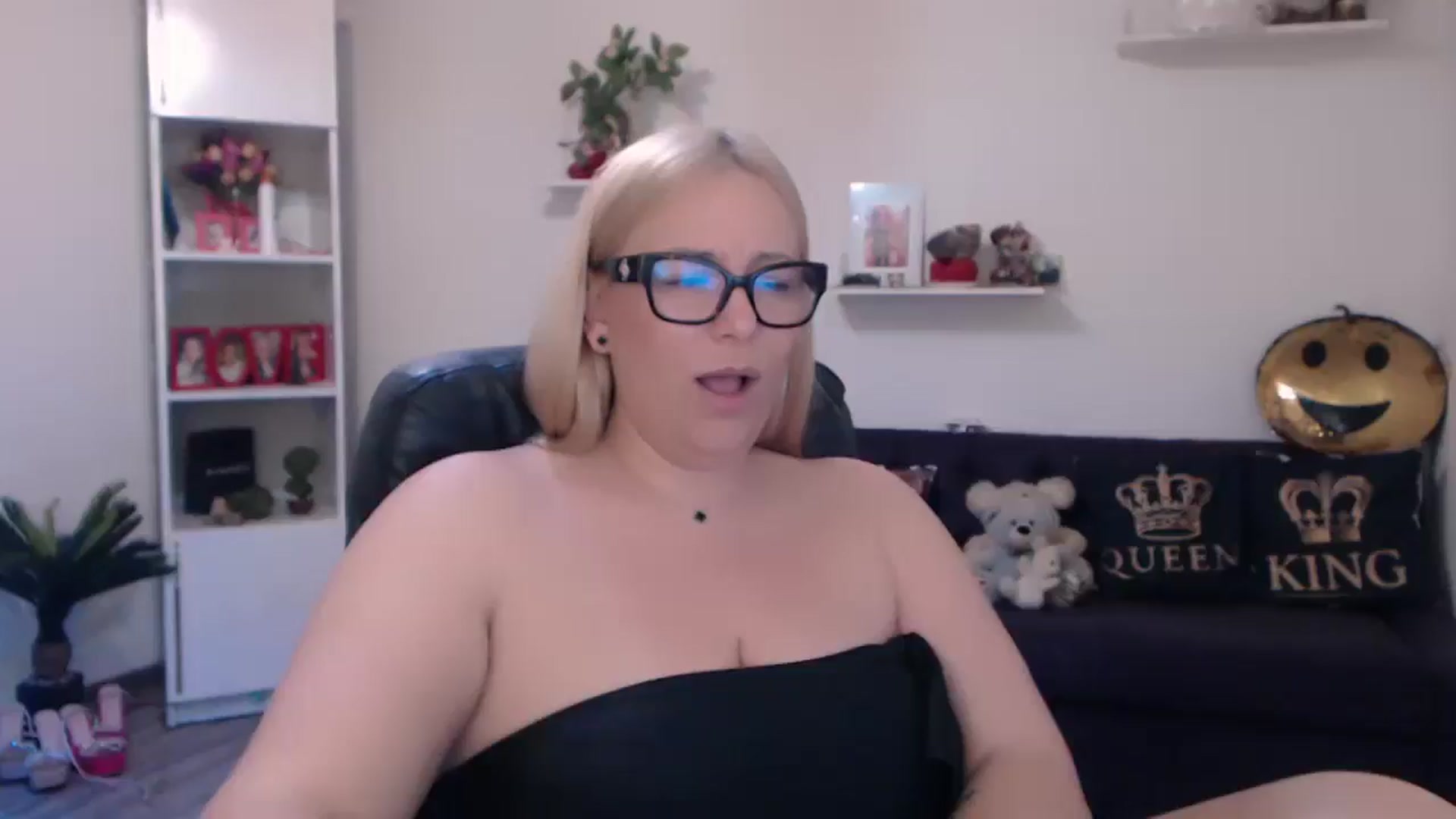 Gallery image thumbnail from A_baby_Boo's myfreecams stream on, 03/25/2025, 21:08 image 18 of 20