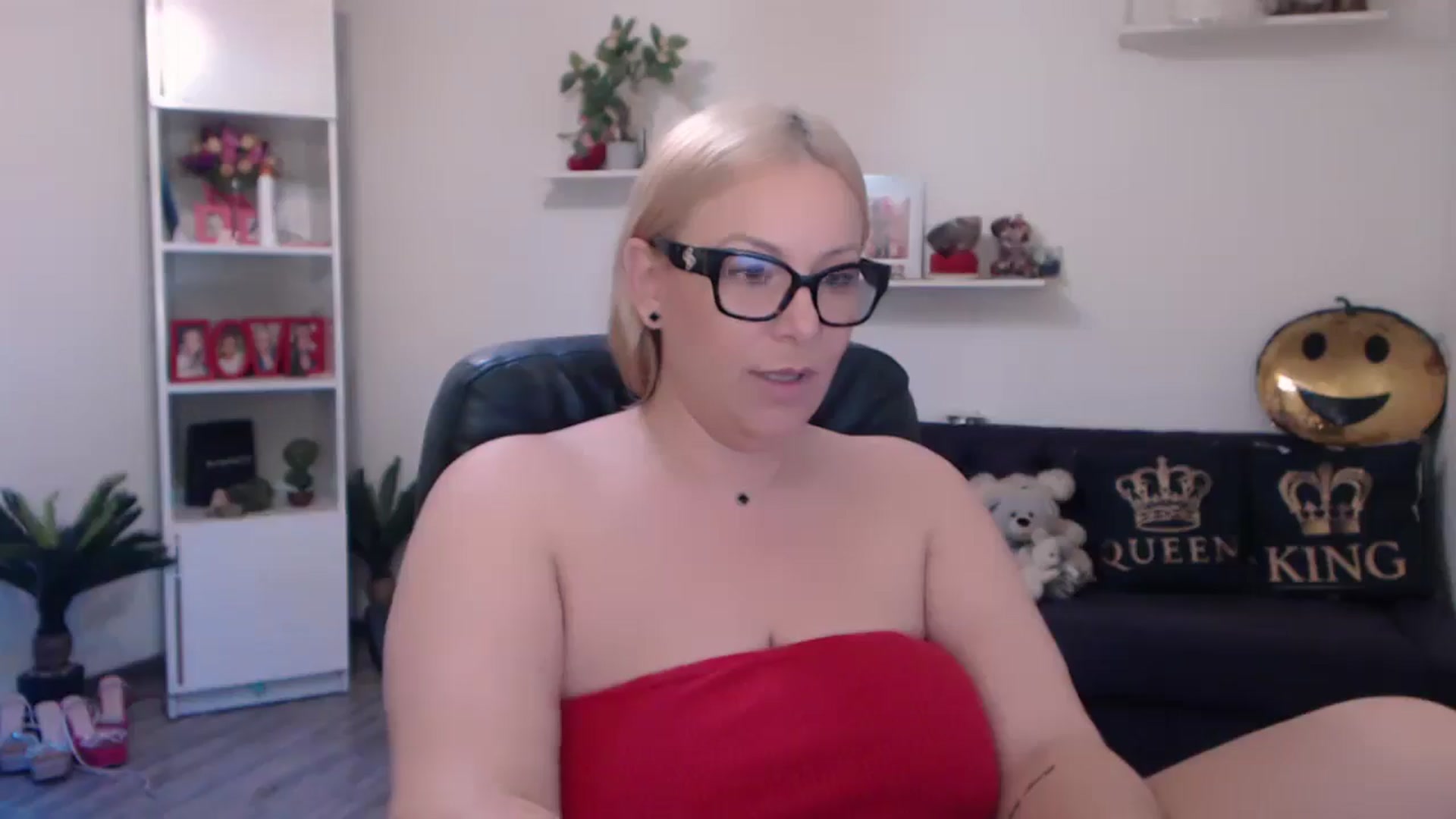 Gallery image thumbnail from A_baby_Boo's myfreecams stream on, 03/25/2025, 21:08 image 19 of 20