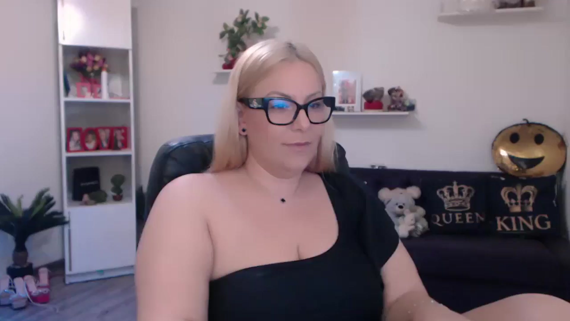 Gallery image thumbnail from A_baby_Boo's myfreecams stream on, 03/25/2025, 21:08 image 1 of 20