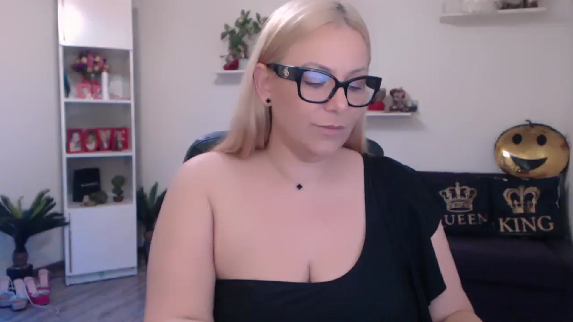 Gallery image thumbnail from A_baby_Boo's myfreecams stream on, 03/25/2025, 21:08 image 11 of 20